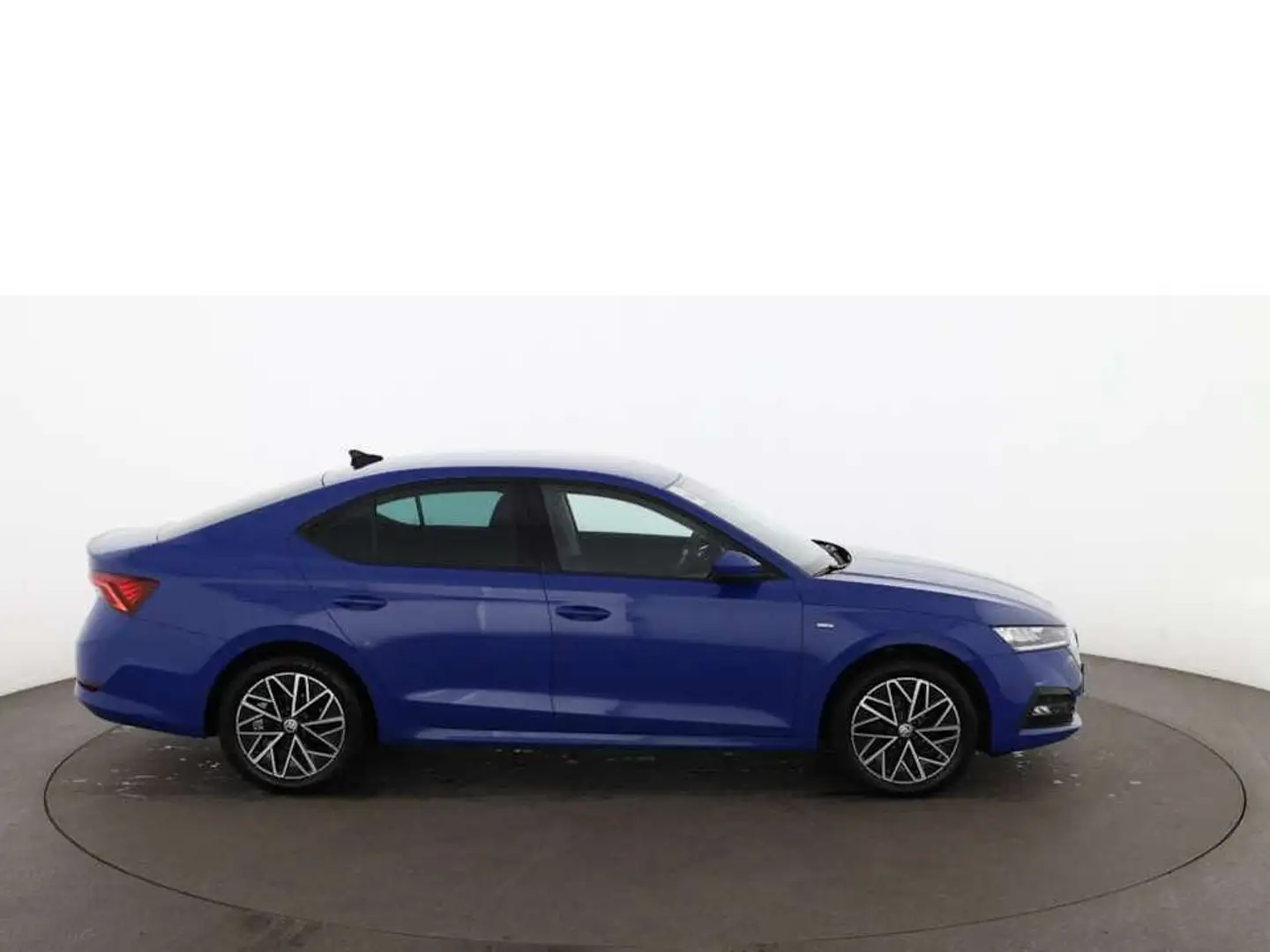 Skoda Octavia 2.0 TDI Clever Aut LED AHK R-CAM SITZHZG Blau - 2