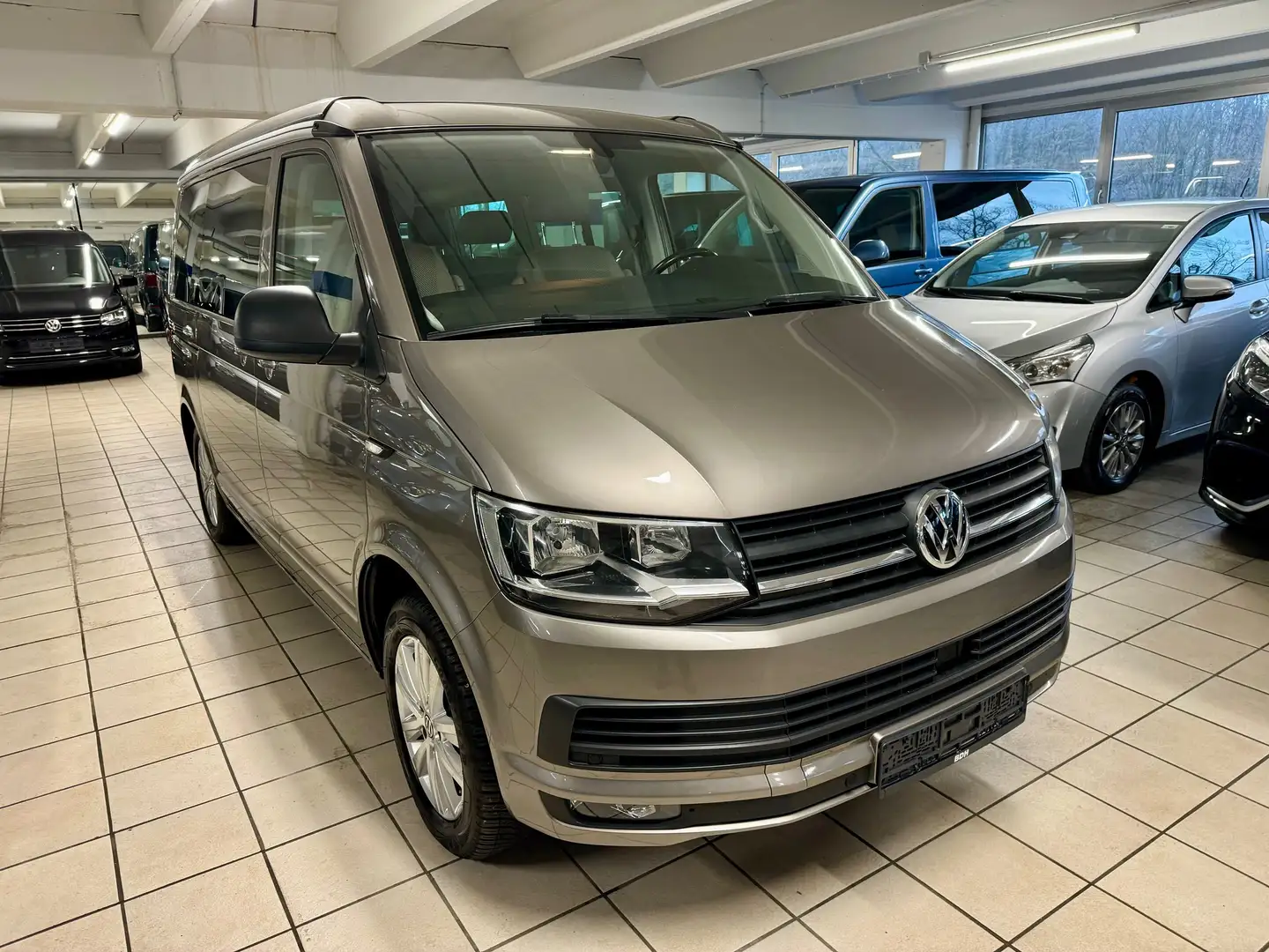 Volkswagen T6 California 2.0 TDI California Beach 7-Sitzer DSG, Navi, AHK Beige - 1