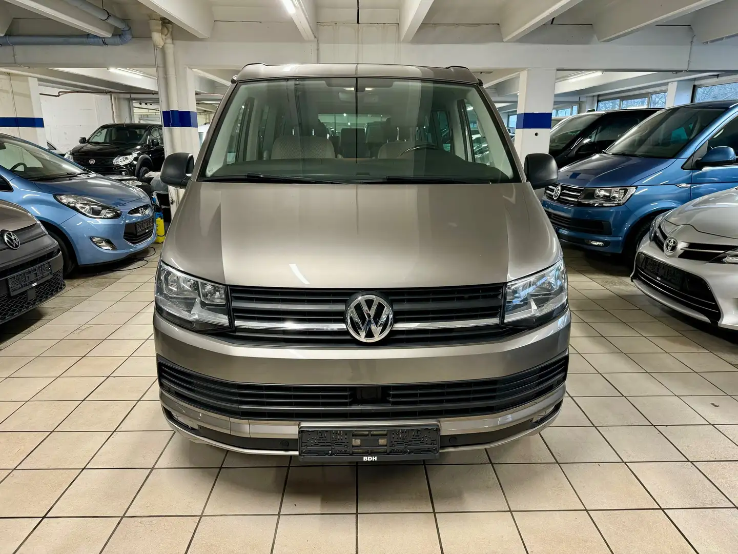 Volkswagen T6 California 2.0 TDI California Beach 7-Sitzer DSG, Navi, AHK Beige - 2