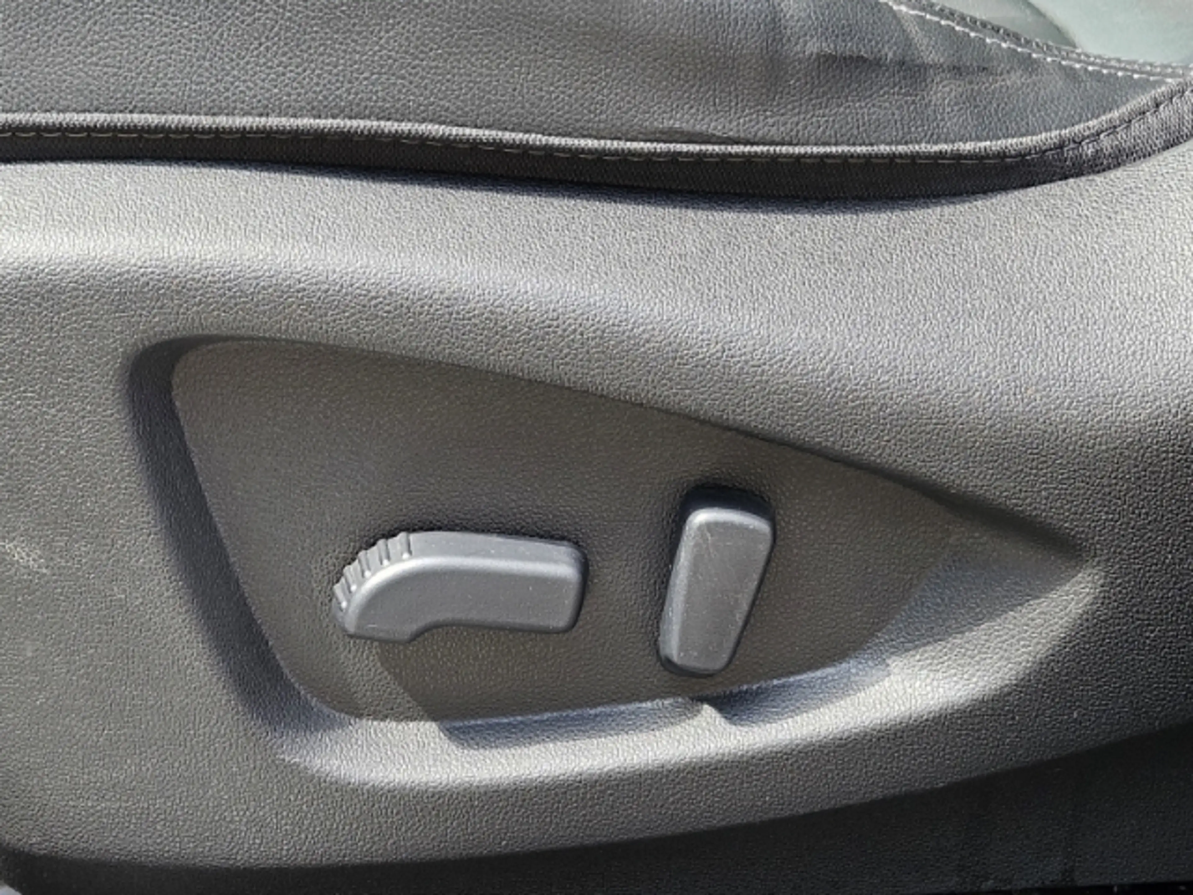 Renault Kadjar Crossboarder-S 1.2 TCe 130 BOSE Kamera Leder — photo 13