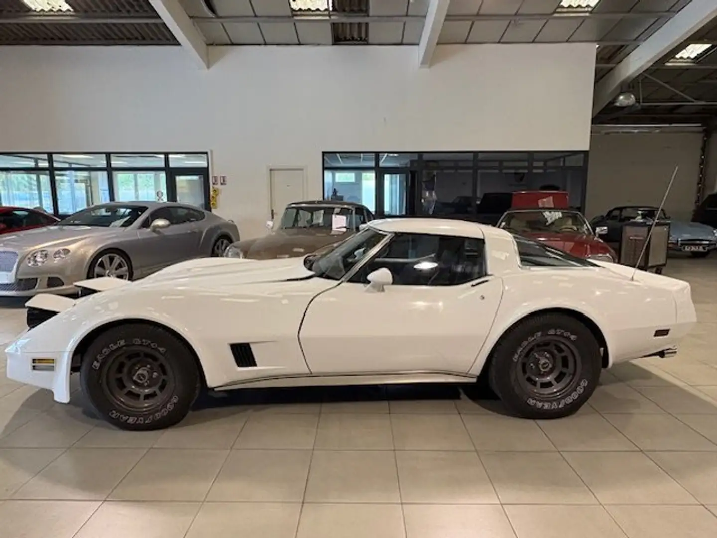 Chevrolet Corvette C3 Weiß - 2