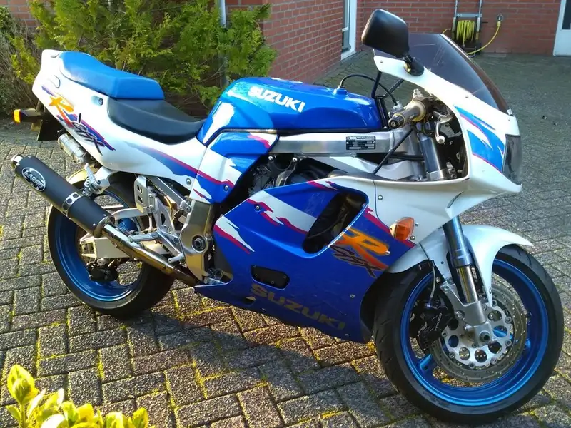 Suzuki GSX-R 750 - foto 5