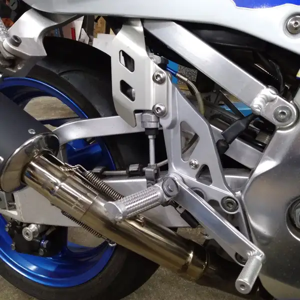 Suzuki GSX-R 750 - foto 8