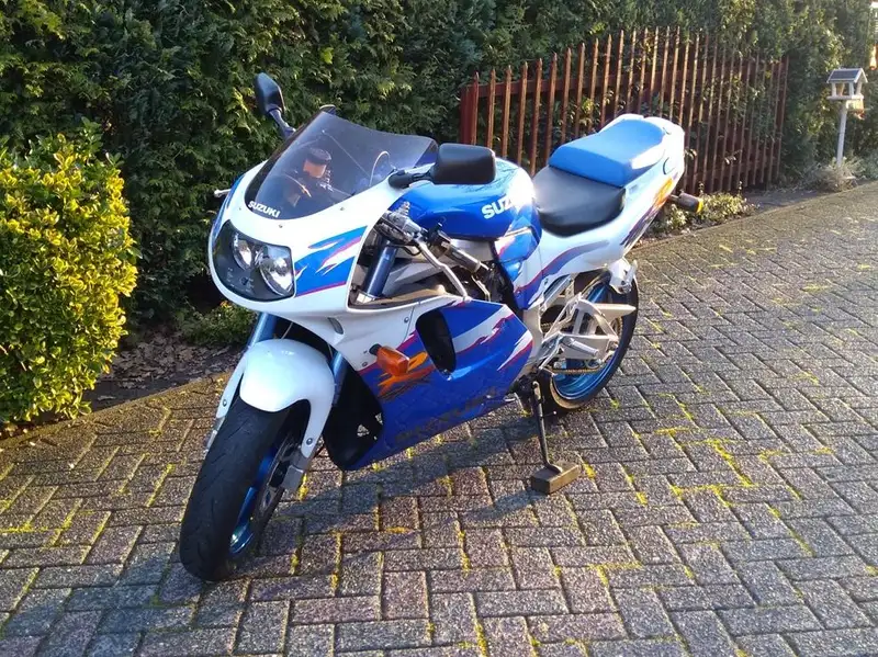 Suzuki GSX-R 750 - foto 3