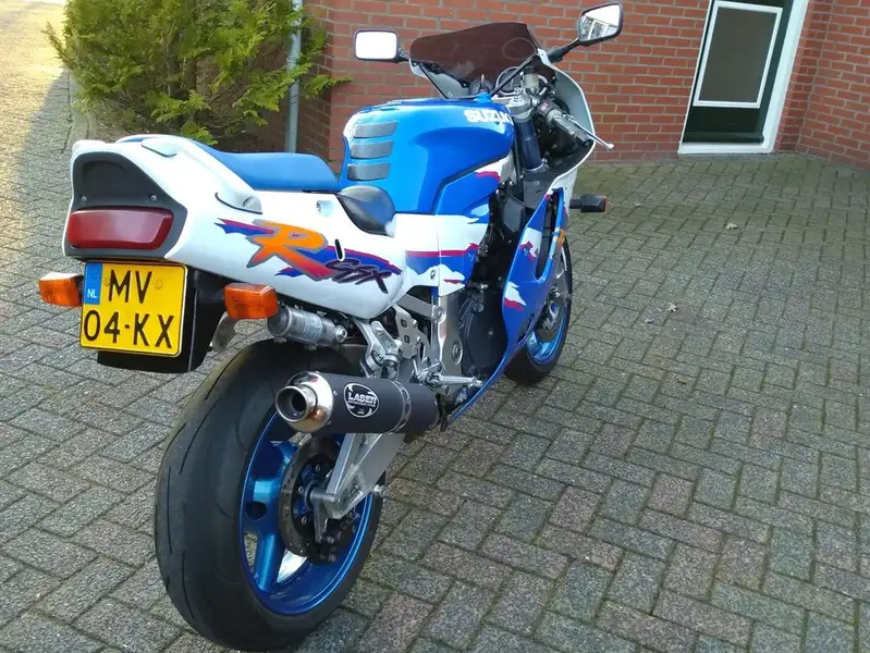 Suzuki GSX-R 750 - foto 4