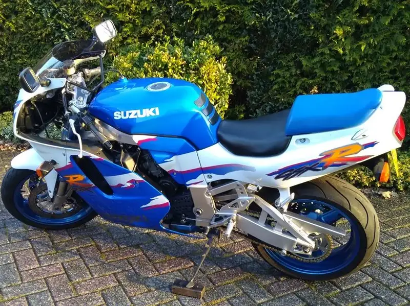 Suzuki GSX-R 750 - foto 2