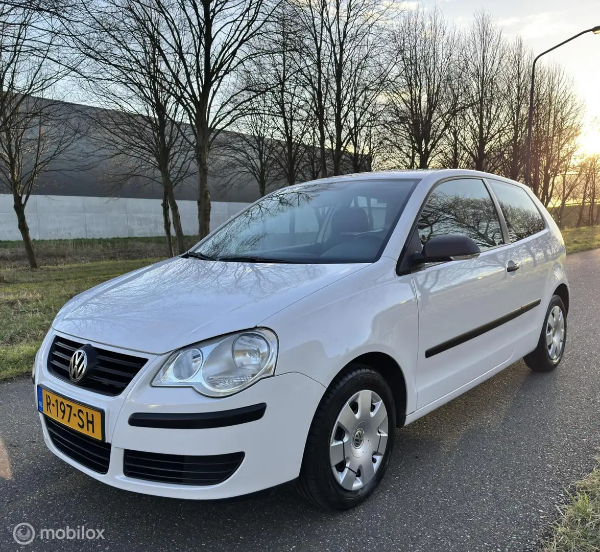 Volkswagen Polo 1.2 Easyline*PARKEERSENSOREN *NEW APK *AIRCO Bianco - 1