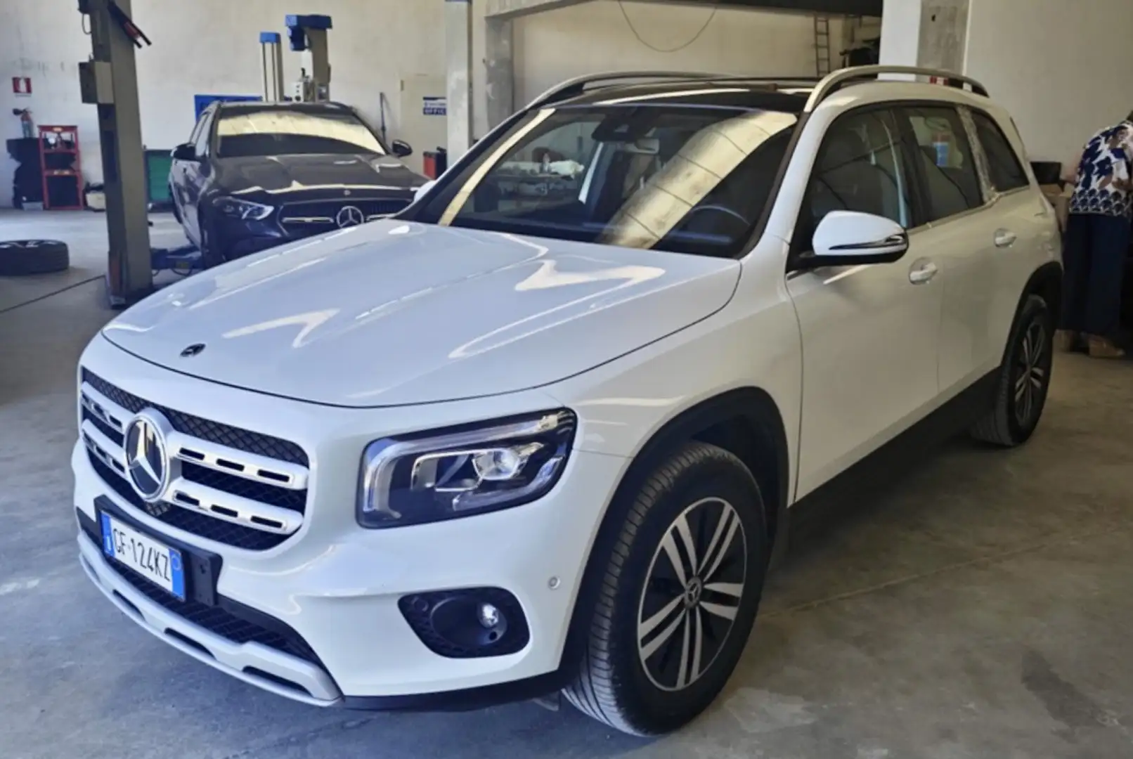 Mercedes-Benz GLB 180 d Sport Plus auto Tetto Panorama Bianco - 2