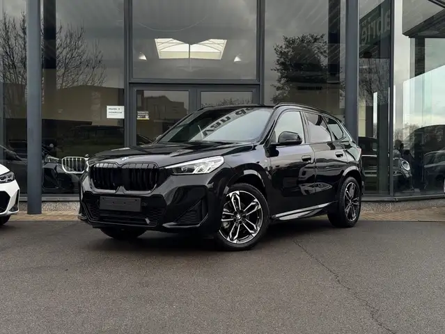 BMW X1 sDrive18i M Sport / PANODAK / TREKHAAK / DODE HOEK