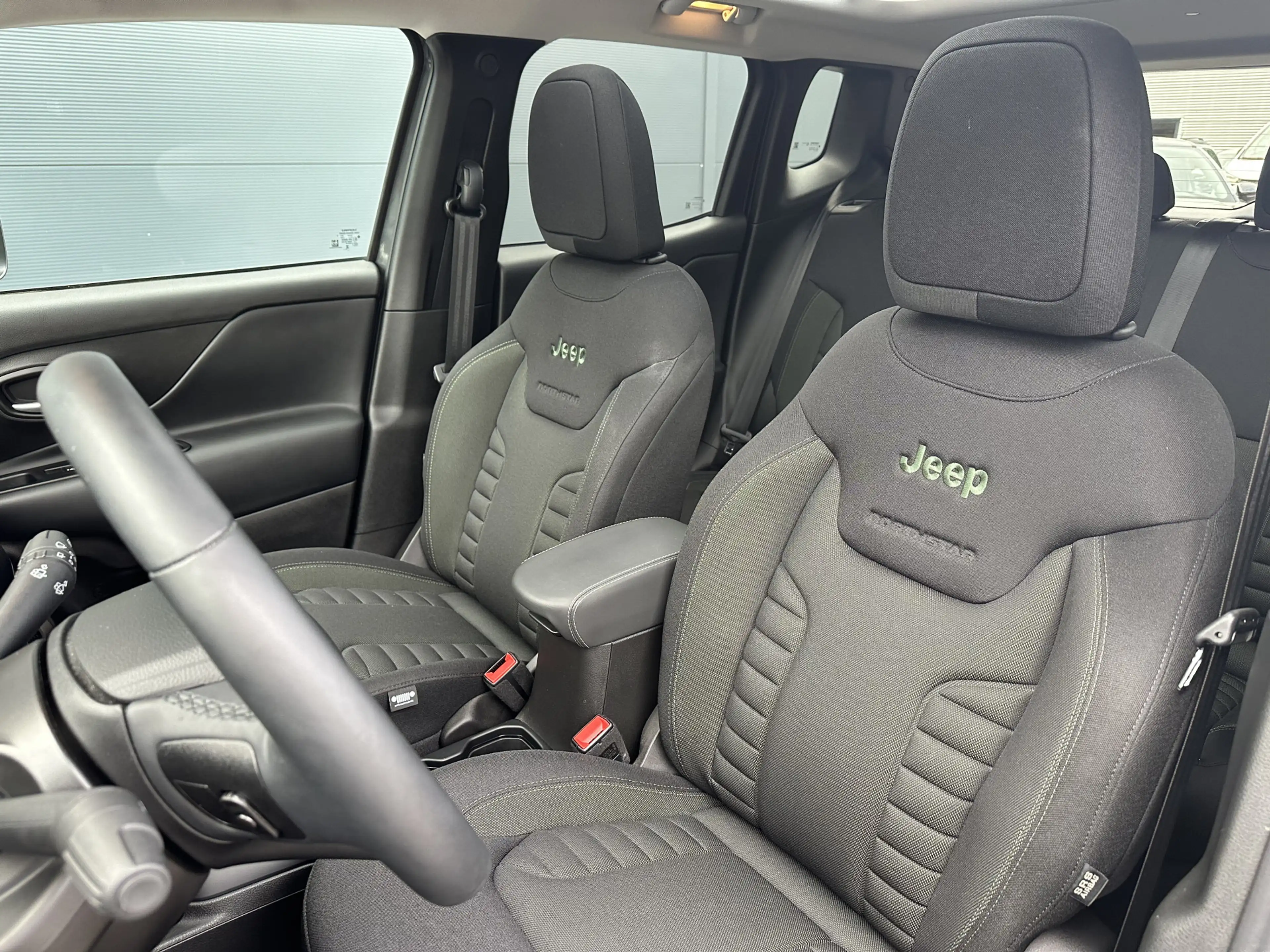 Jeep Renegade 4xe 240PK Plug-in Hybrid The North Star (Schuif/ka — photo 7