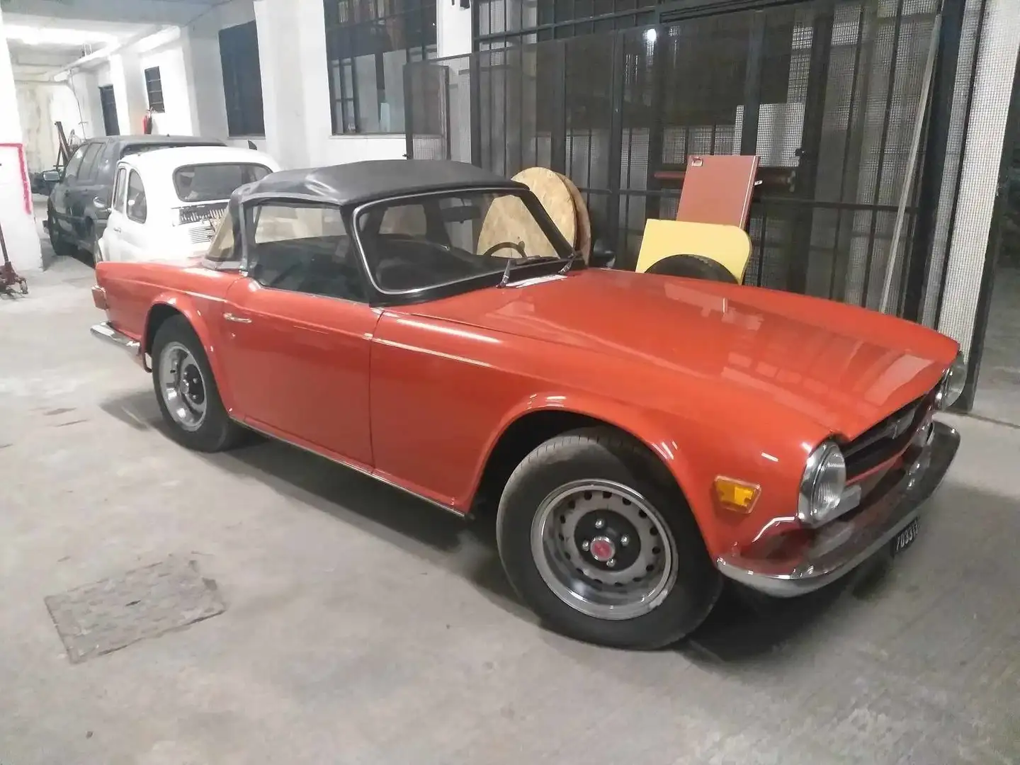 Triumph TR6 Arancione - 1