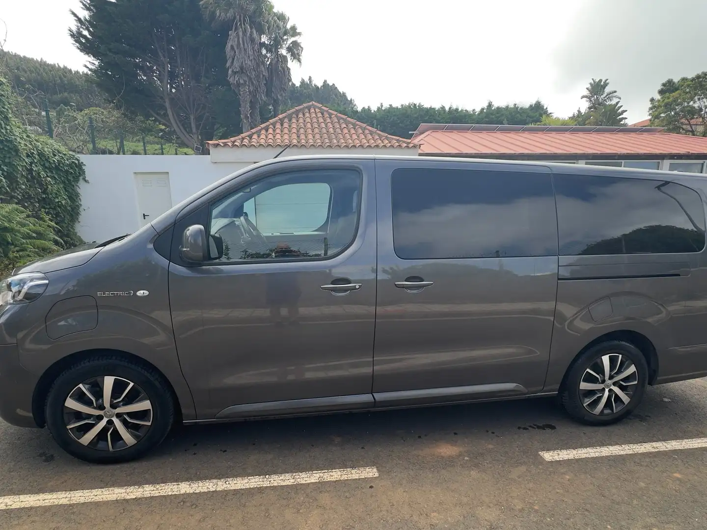 Toyota Proace Verso EV L2 75kWh Gris - 1