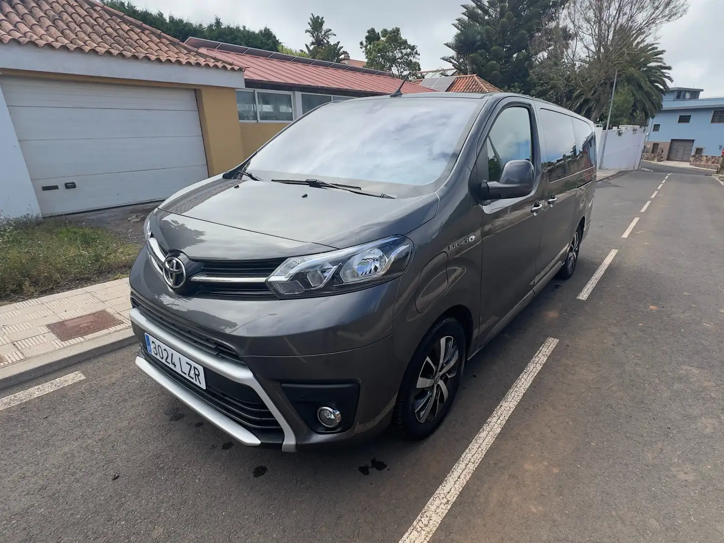 Toyota Proace Verso EV L2 75kWh Gris - 2