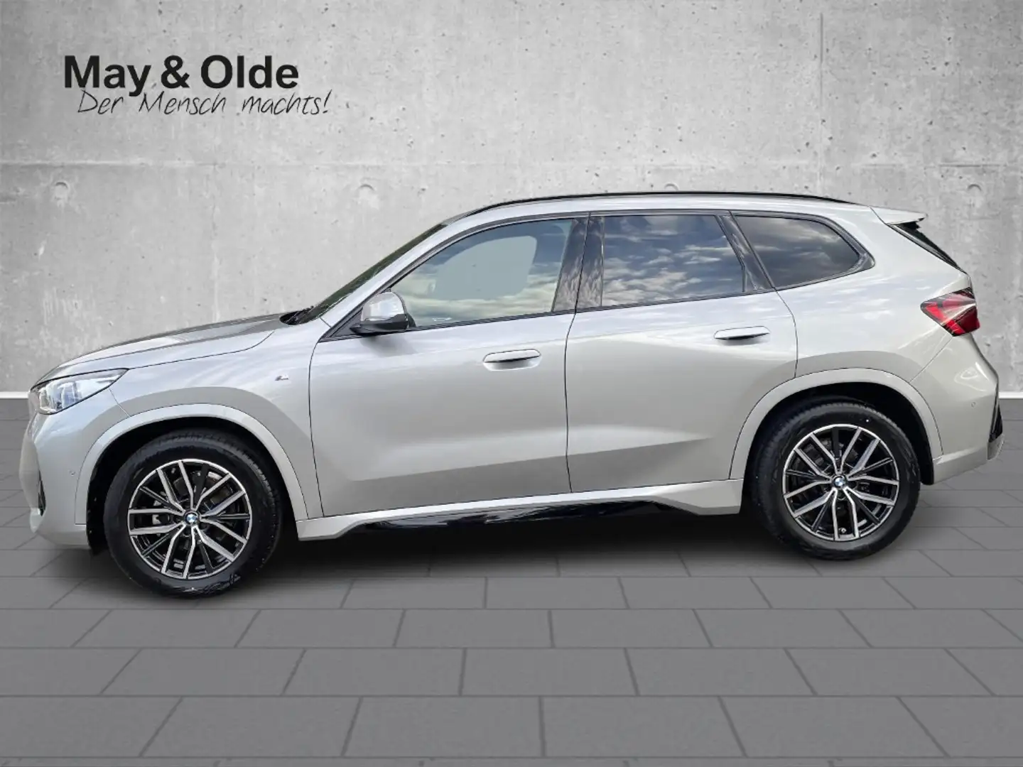 BMW X1 SDRIVE18I M Sport AHK Pano Navi Digitales Cockpit Silber - 2