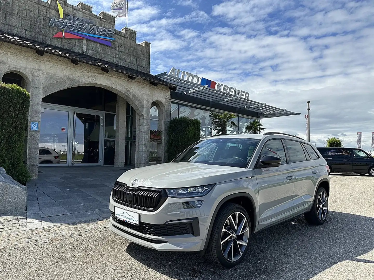 Skoda Kodiaq 2,0 TDI SCR 4x4 Sportline DSG/AHK/SHZ/RFK/SHA/S... Grau - 2
