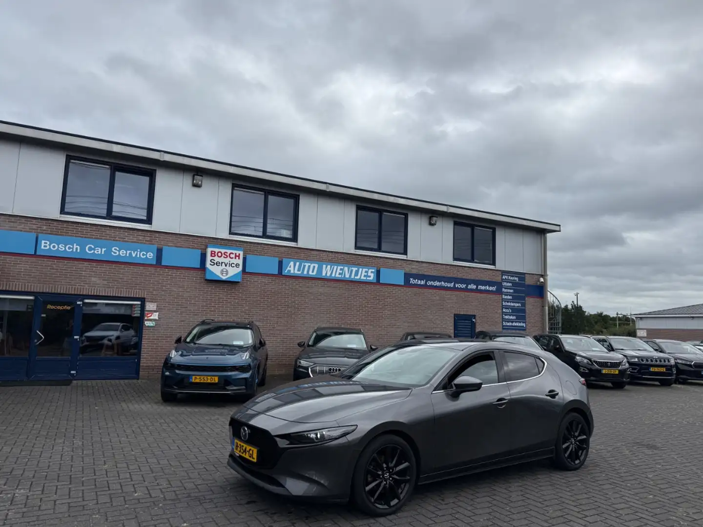 Mazda 3 2.0 e-SkyActiv-X M Hybrid | Luxury 5-Drs | Leer | Gris - 2