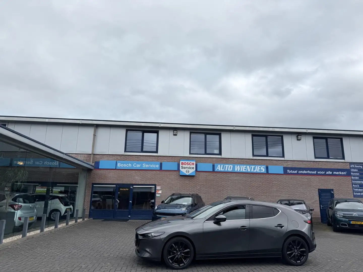 Mazda 3 2.0 e-SkyActiv-X M Hybrid | Luxury 5-Drs | Leer | Gris - 1