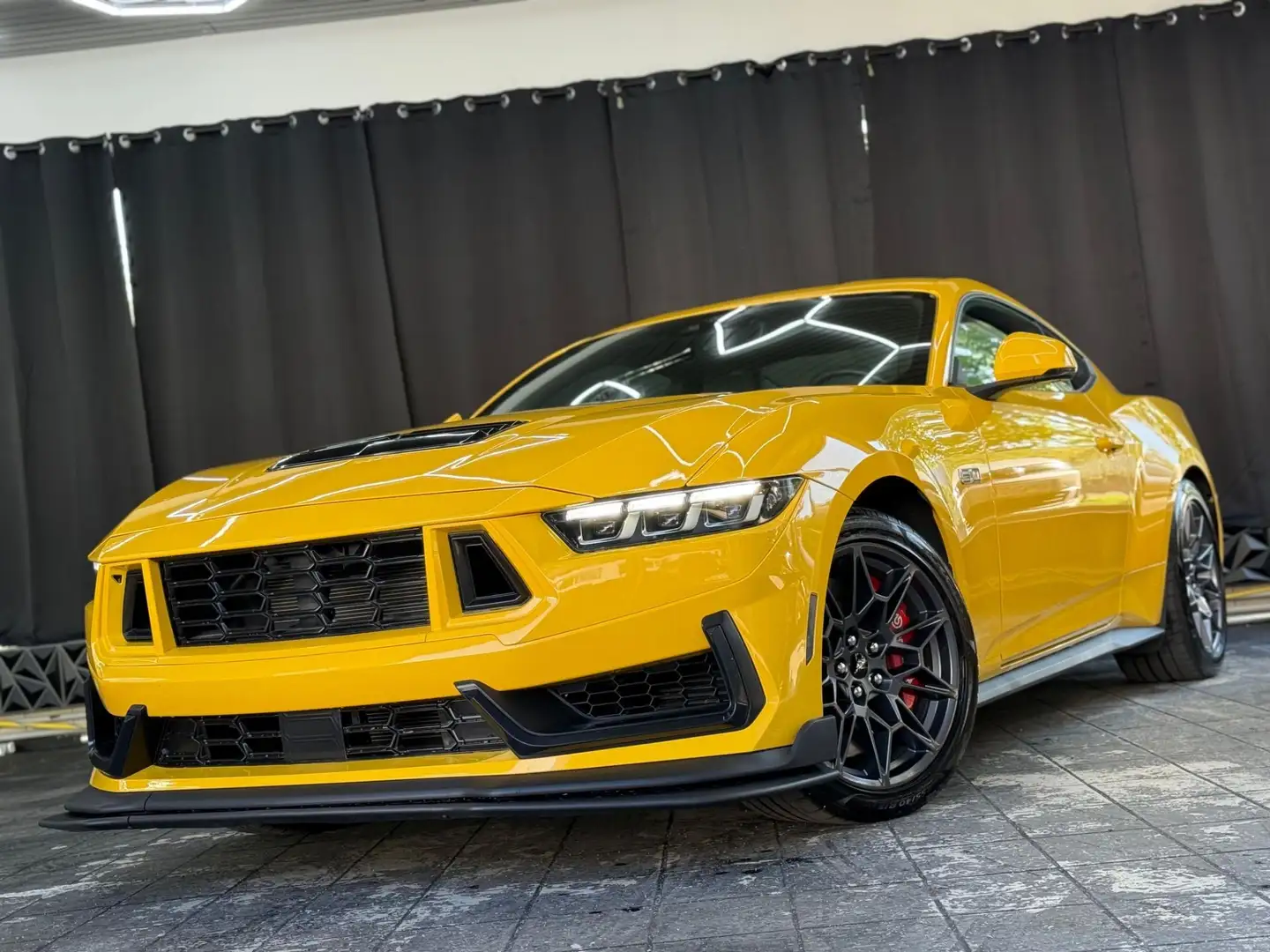 Ford Mustang 5.0 Ti-VCT V8 328 kW GT Gelb - 2