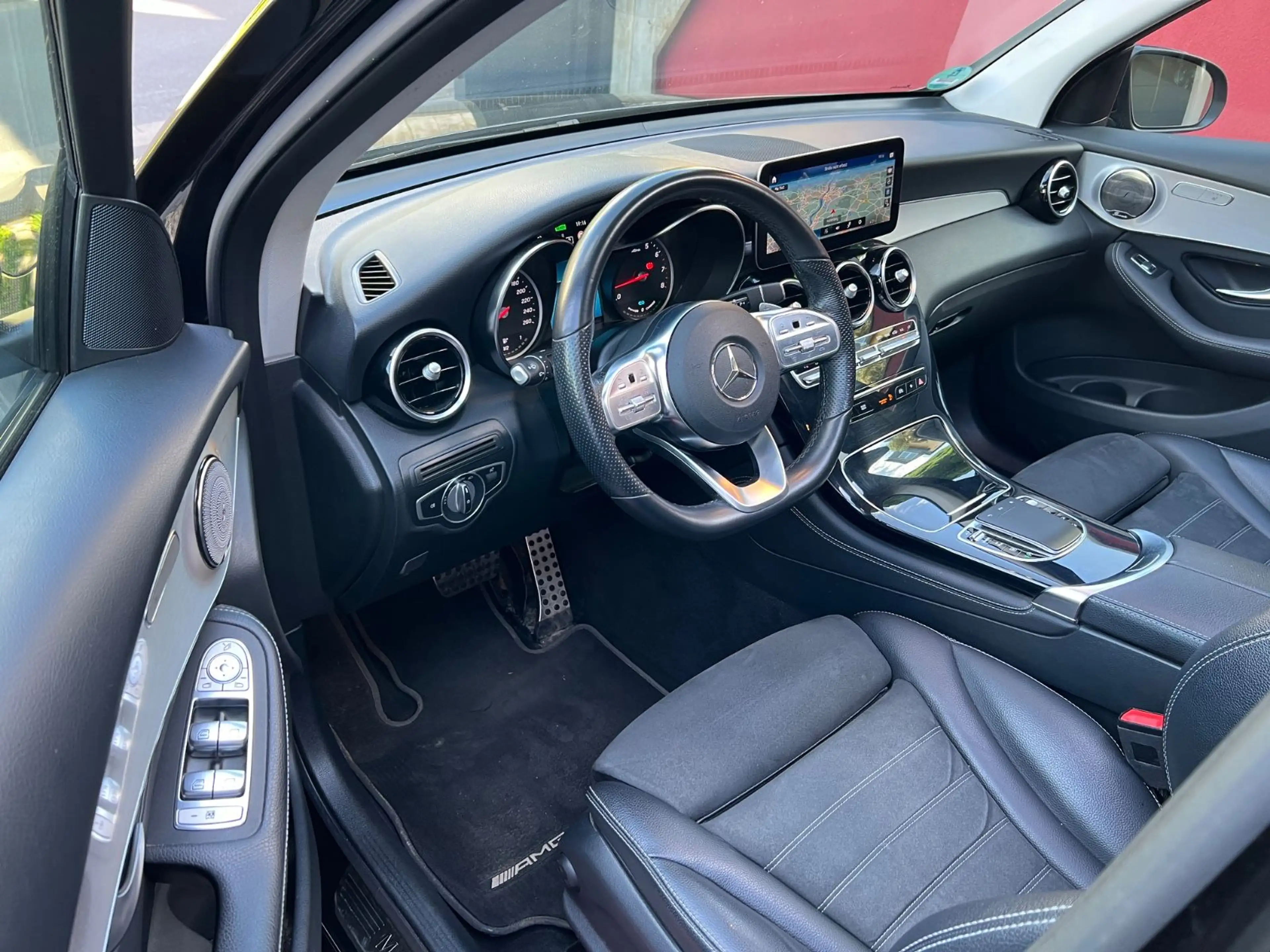 Mercedes-Benz GLC 200 4M*AMG LINE*NIGHT PAKET*PANO*KEYLESS*KAM — photo 12