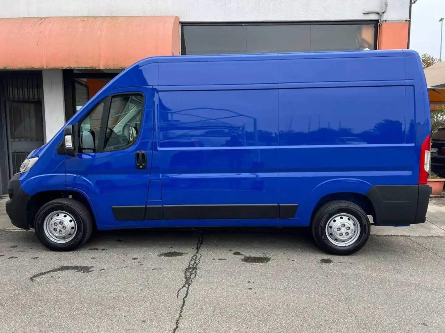 Citroen Jumper 33 L2H2 2.2 bluehdi 140cv S&S Bleu - 2