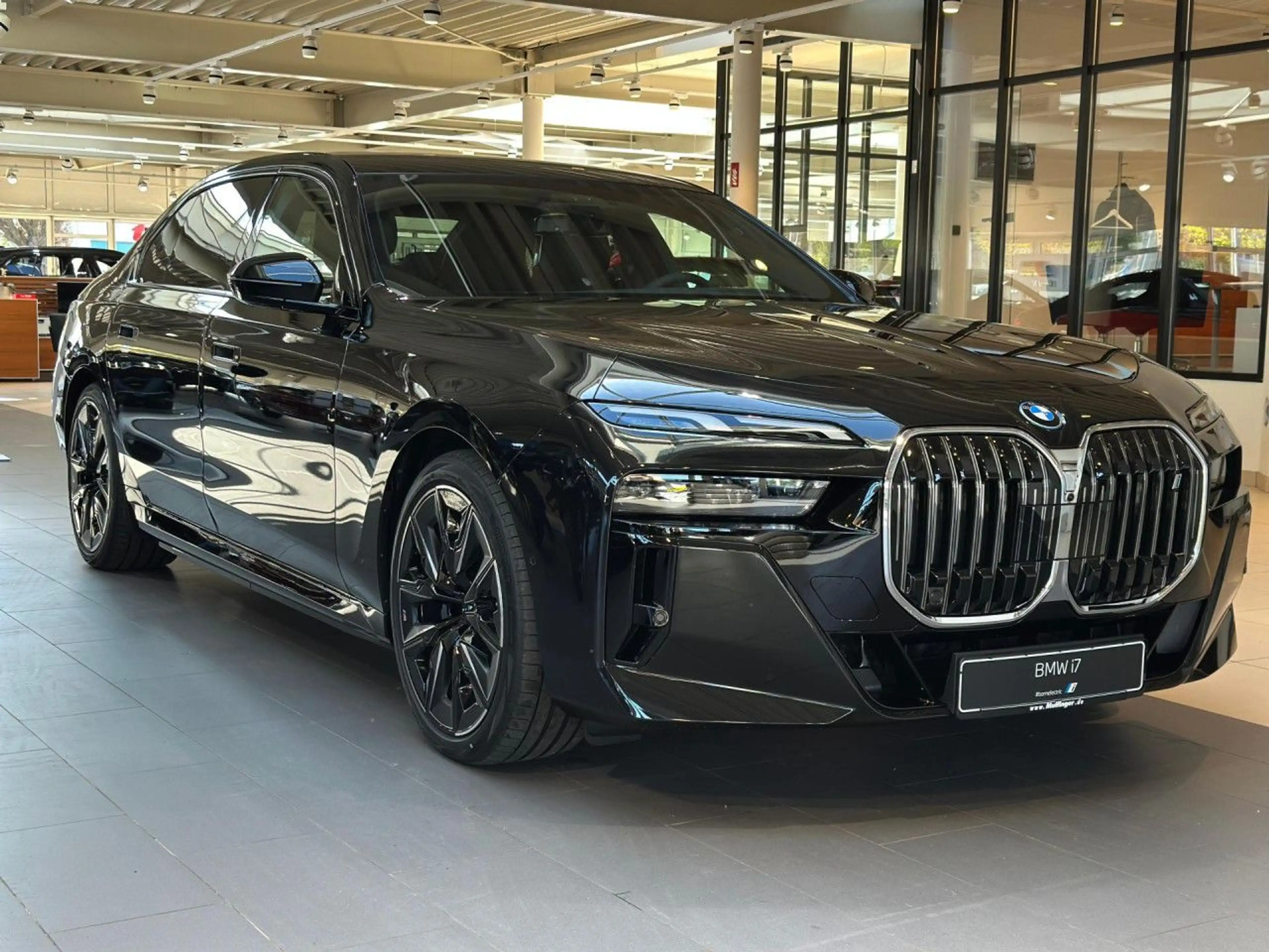 BMW i7 eD.50 M Sport ACC HUD Massage Sitzbel.Integral — photo 2