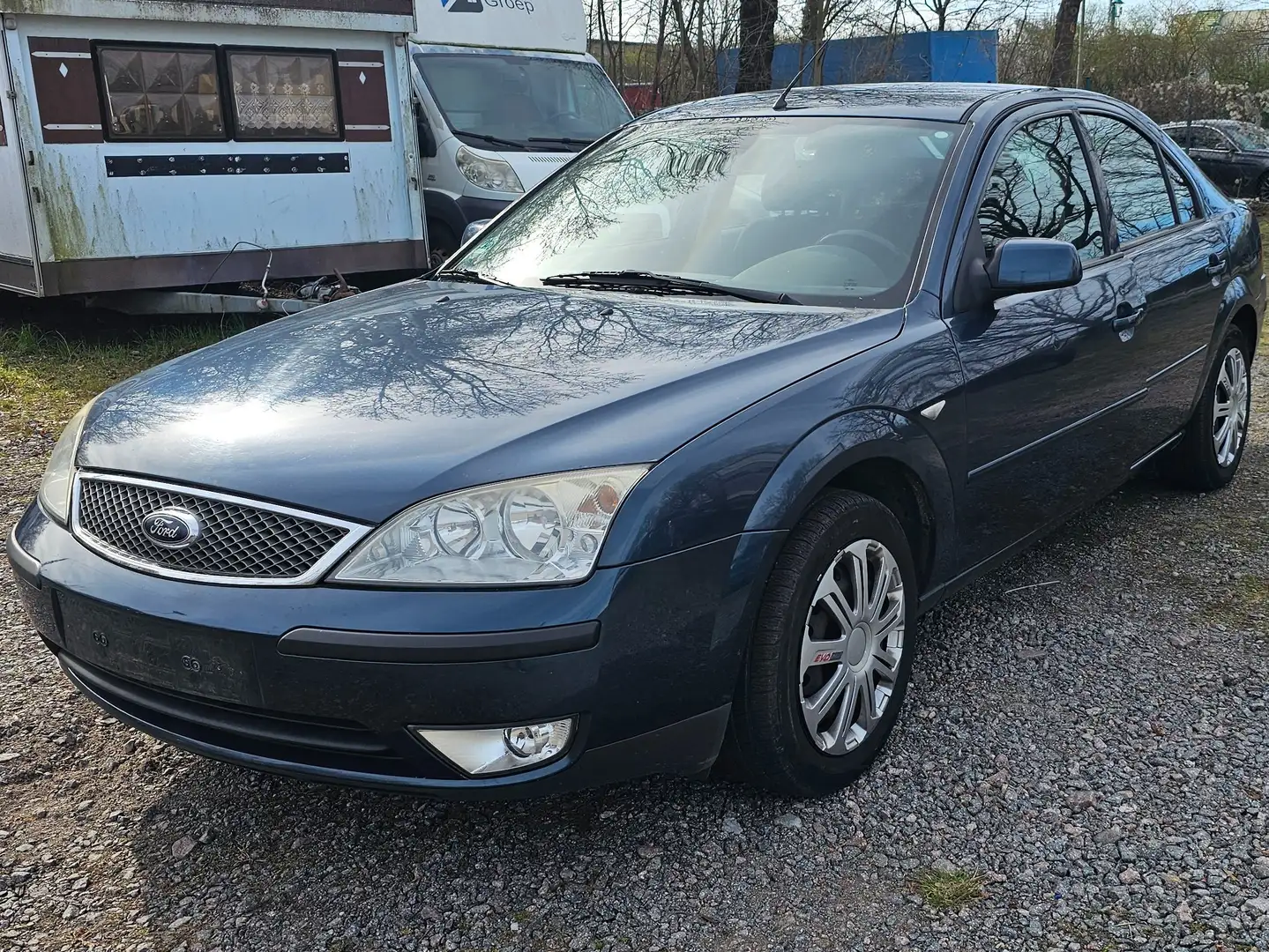 Ford Mondeo 1.8 Trend Blauw - 2