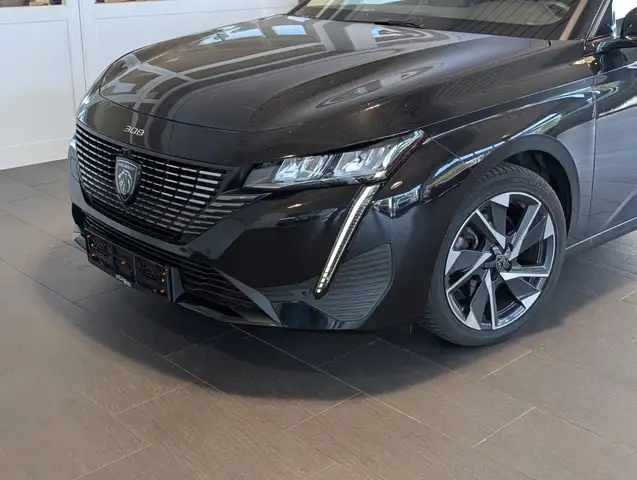 Peugeot 308 view 3