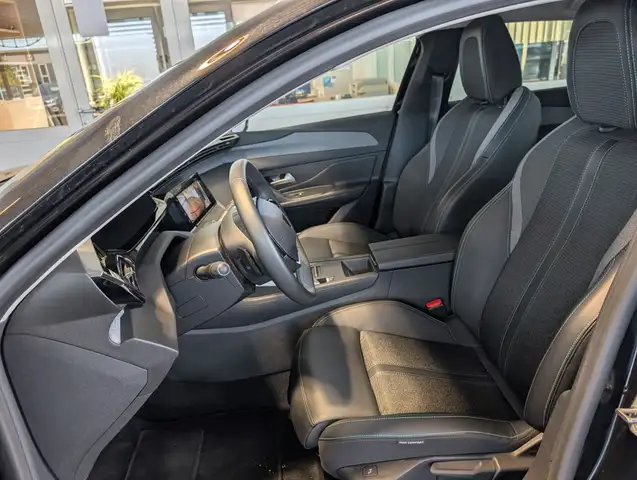 Peugeot 308 view 4