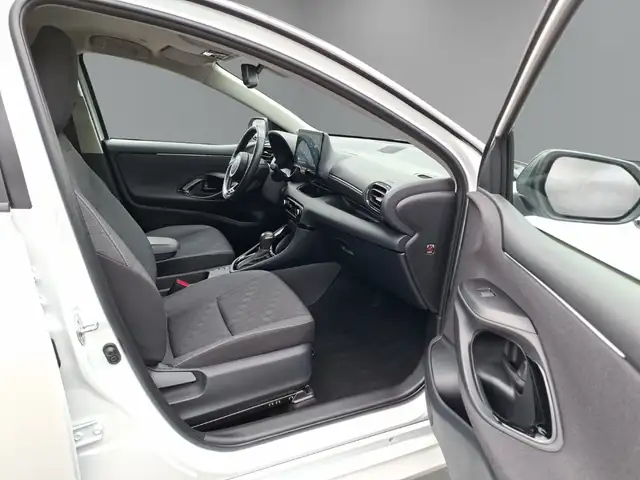 Toyota Yaris view 12