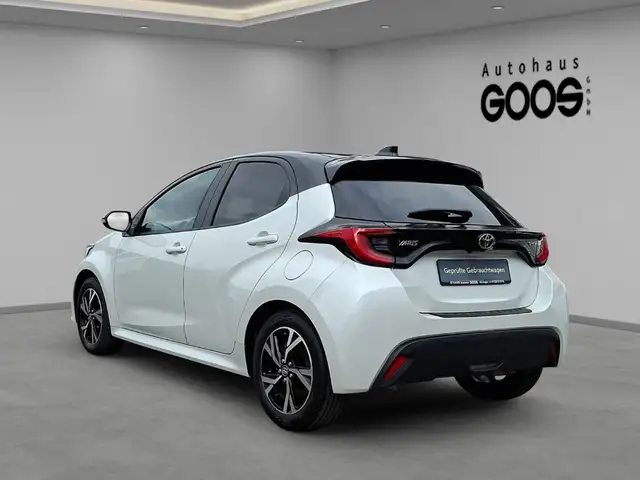 Toyota Yaris view 3