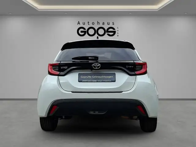 Toyota Yaris view 4