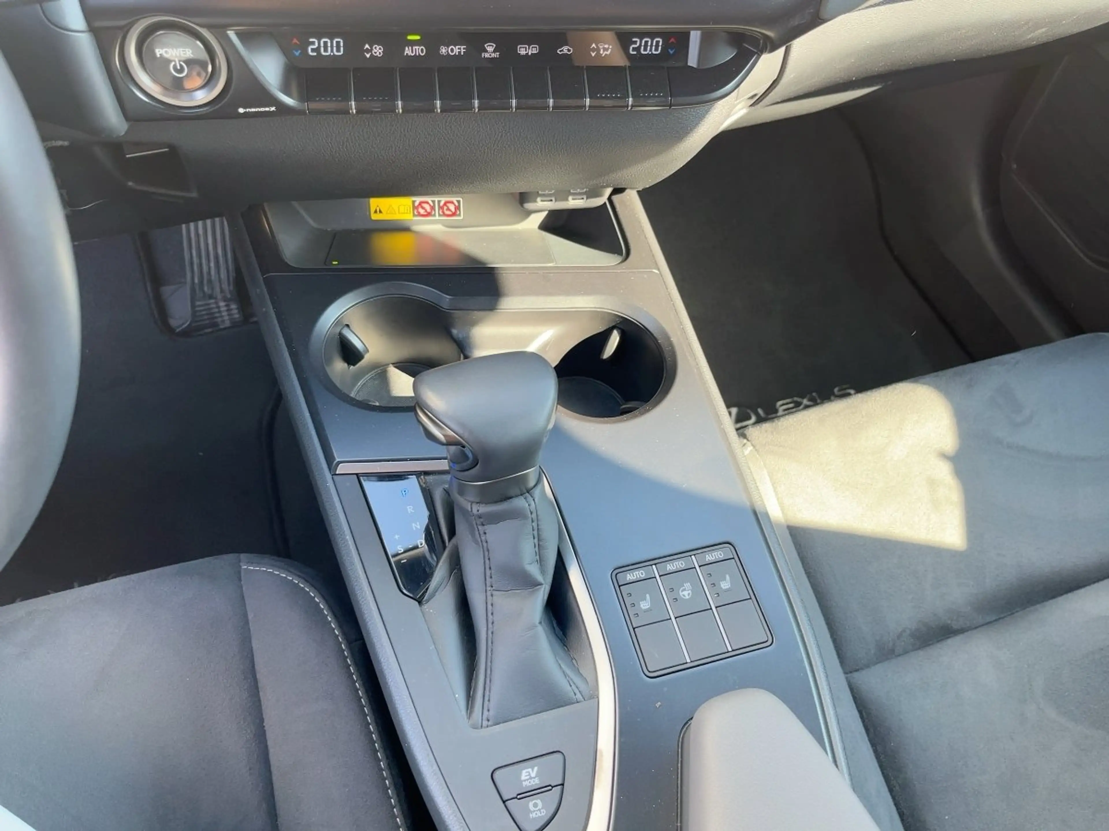 Lexus UX 250h Style Edition Navi*ACC*KAM*SHZ*DAB — photo 14