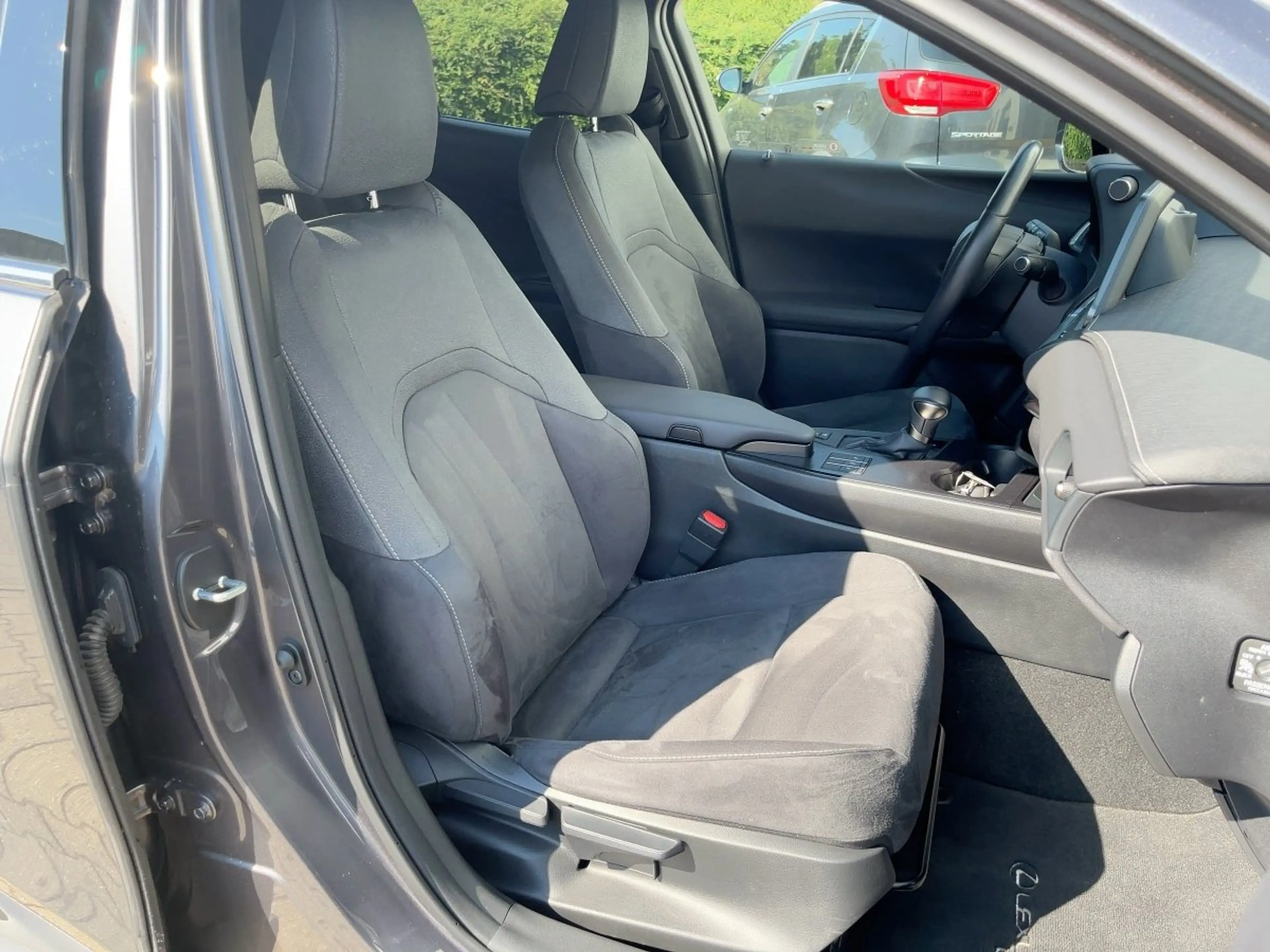 Lexus UX 250h Style Edition Navi*ACC*KAM*SHZ*DAB — photo 9