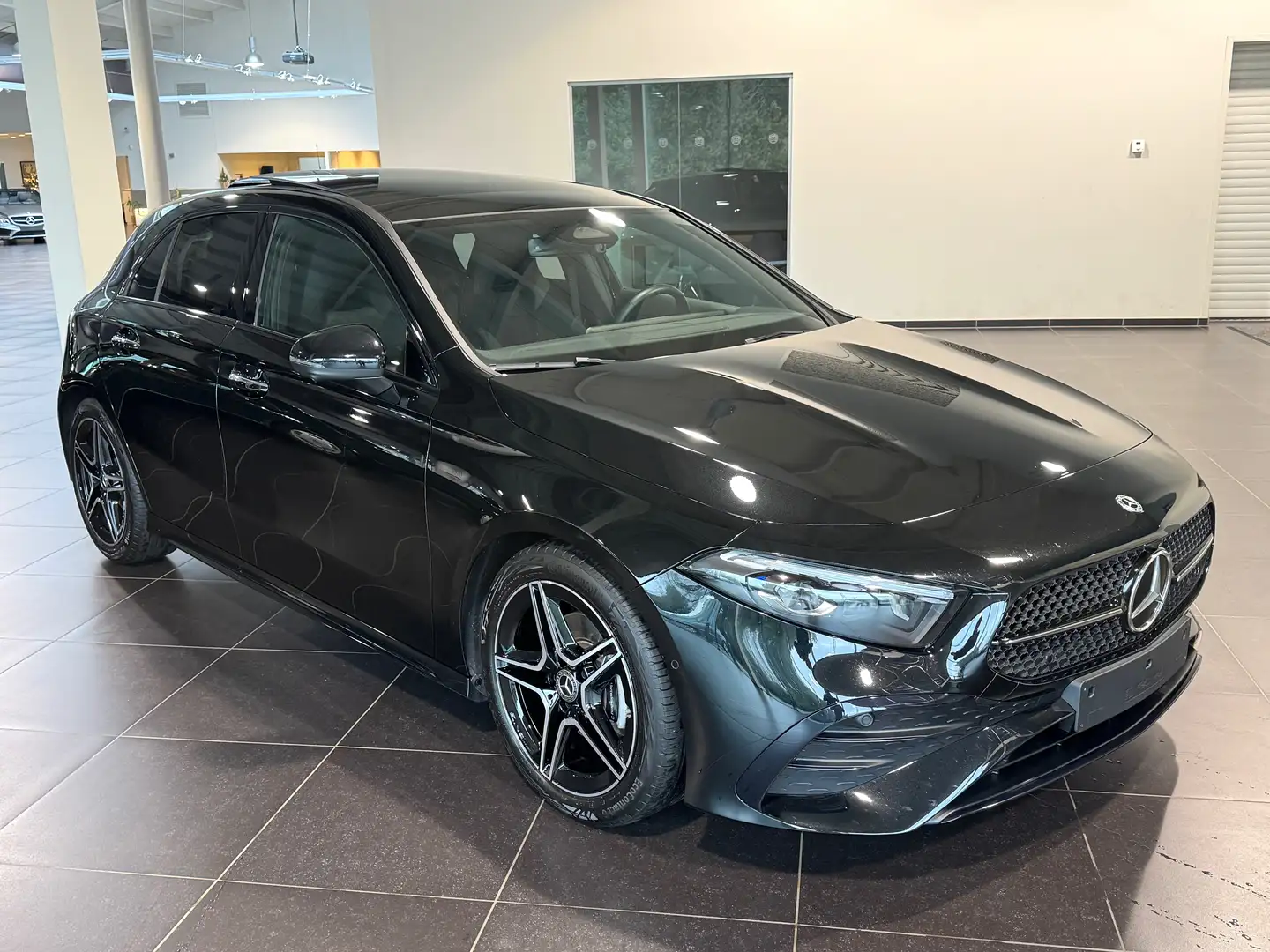 Mercedes-Benz A 180 Amg Night Pack, Panorama, 360 Camera, Distronic, L Noir - 2