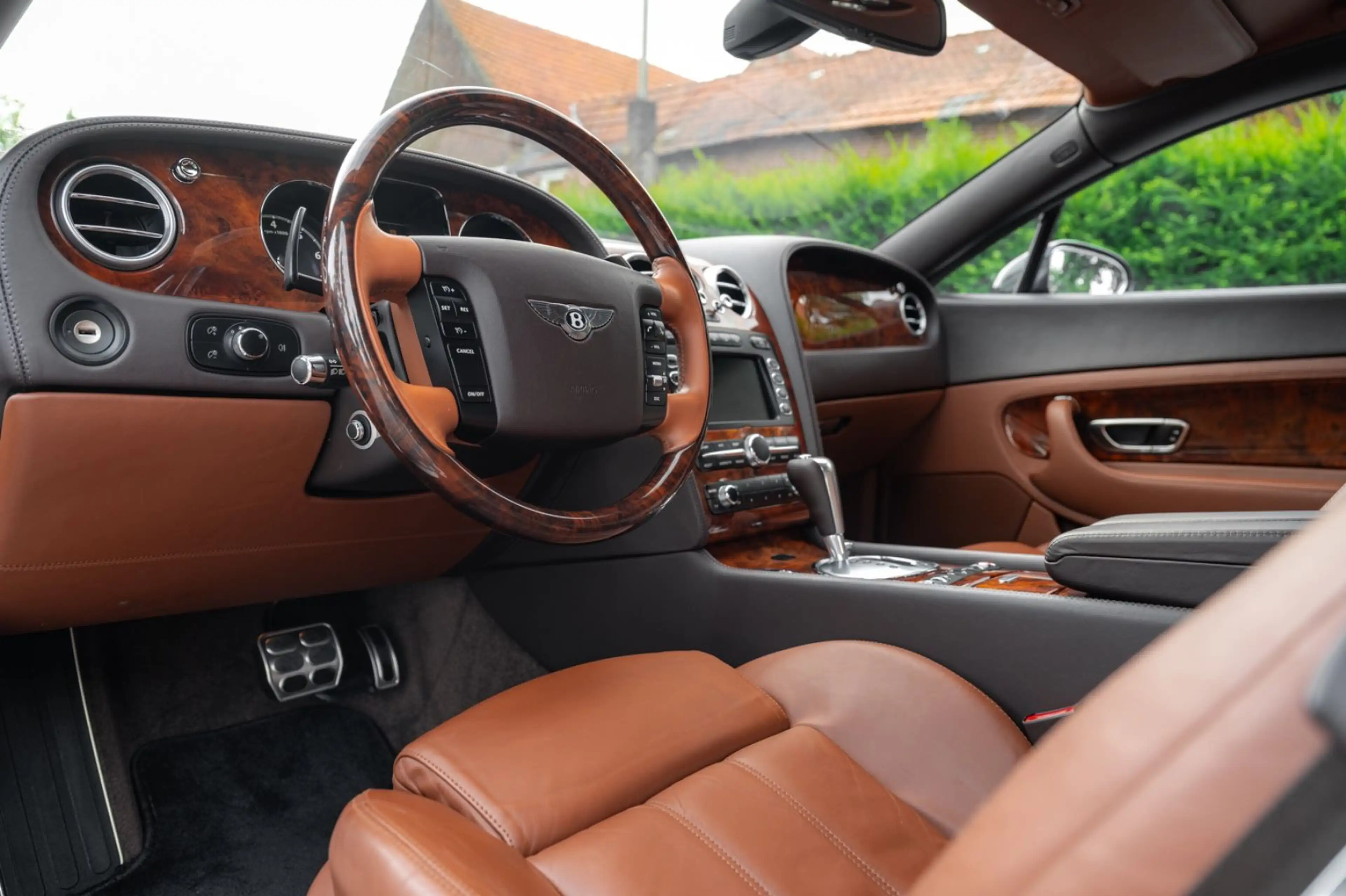 Bentley Continental GT 6.0 W12 560PS | Schwarz/Cognac | — photo 4