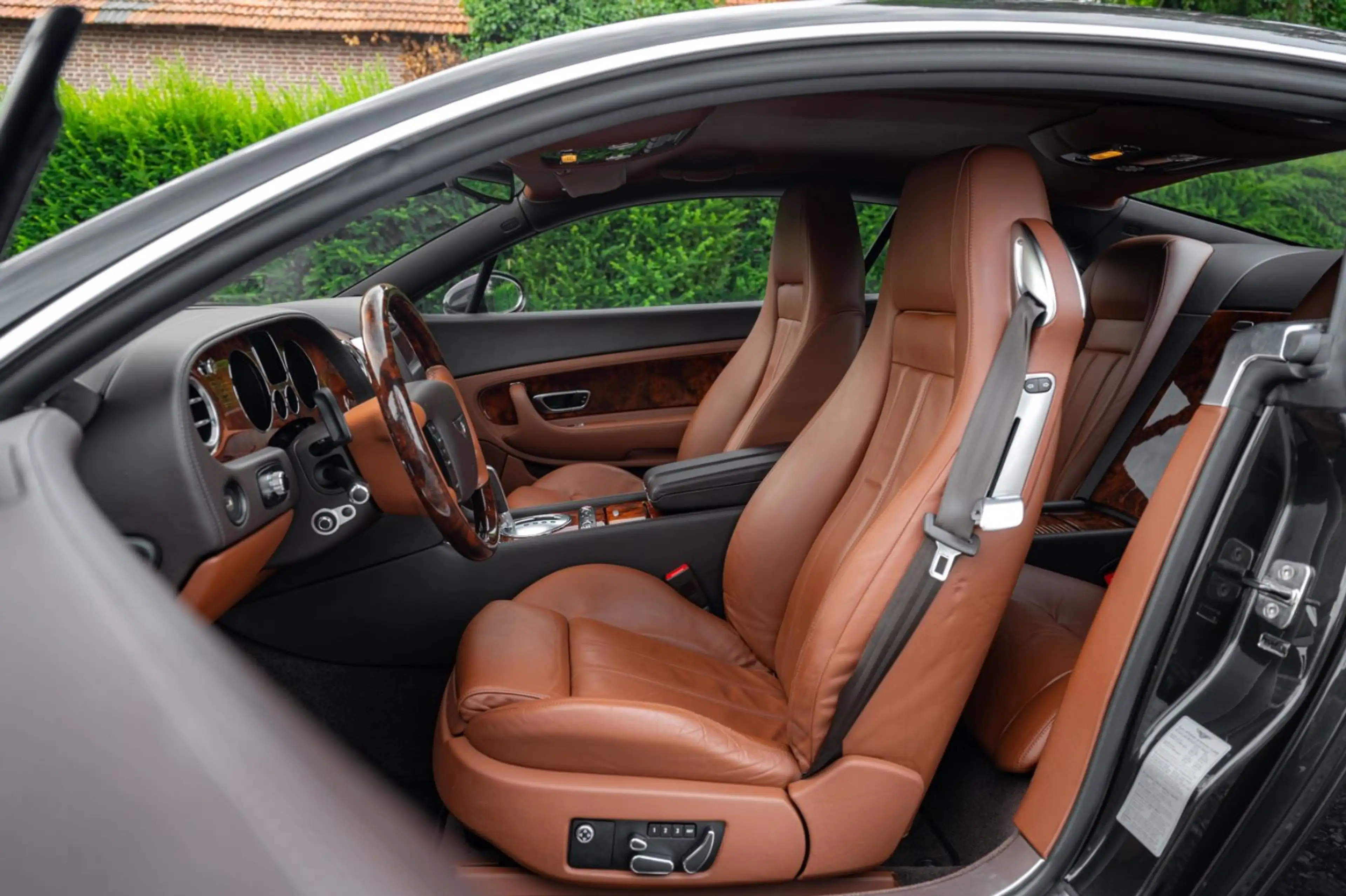 Bentley Continental GT 6.0 W12 560PS | Schwarz/Cognac | — photo 5
