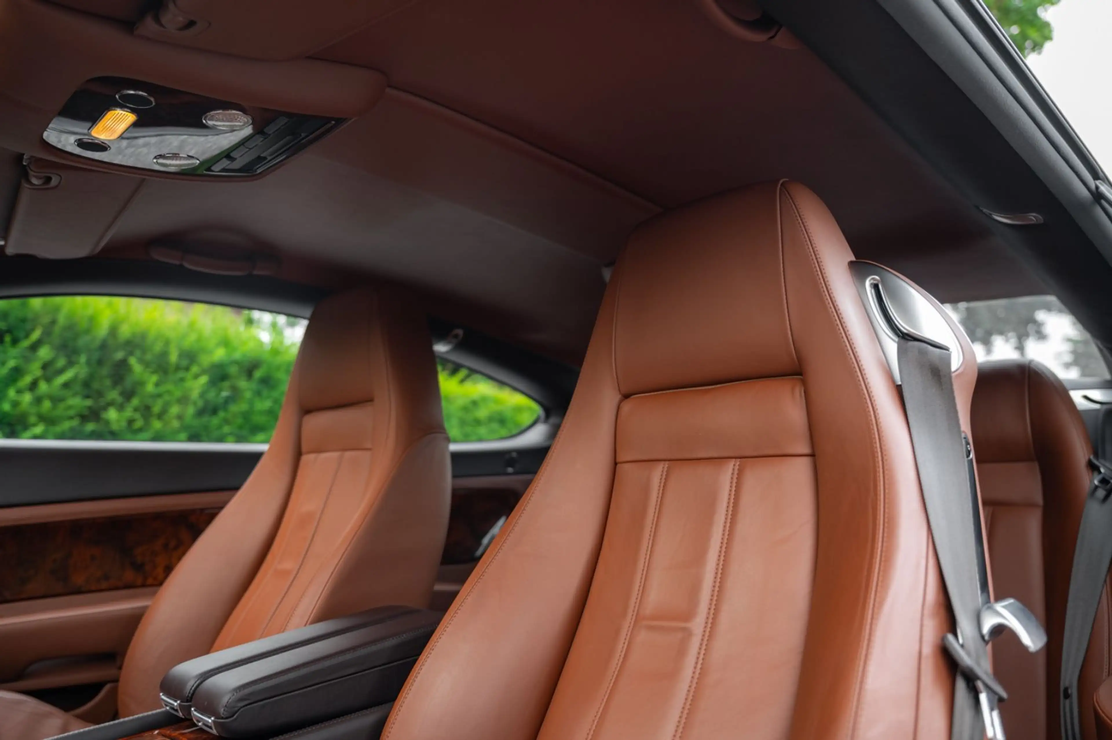 Bentley Continental GT 6.0 W12 560PS | Schwarz/Cognac | — photo 6