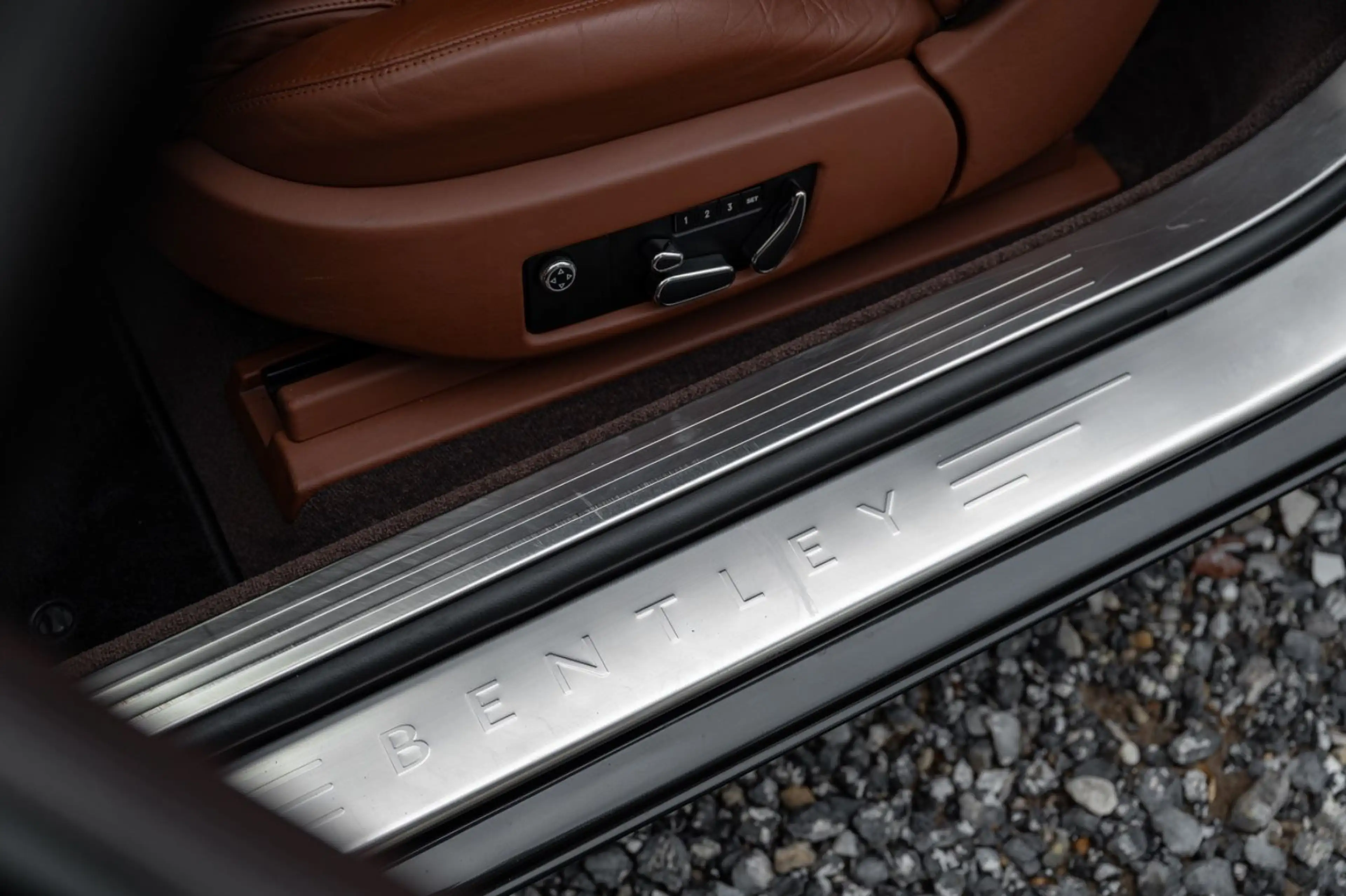 Bentley Continental GT 6.0 W12 560PS | Schwarz/Cognac | — photo 7