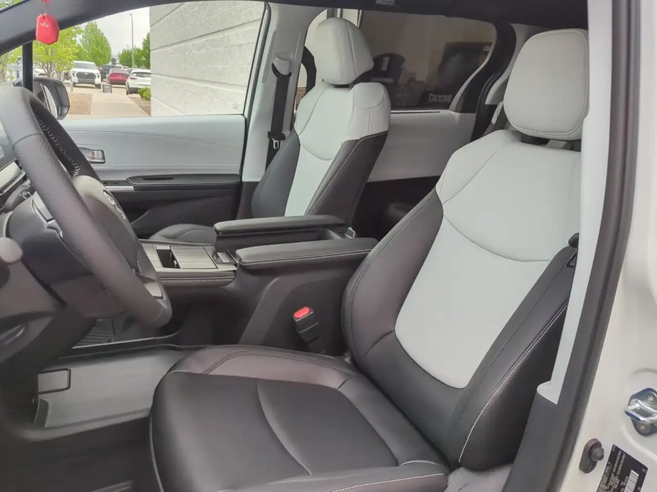 Toyota Sienna снимка Toyota Sienna
