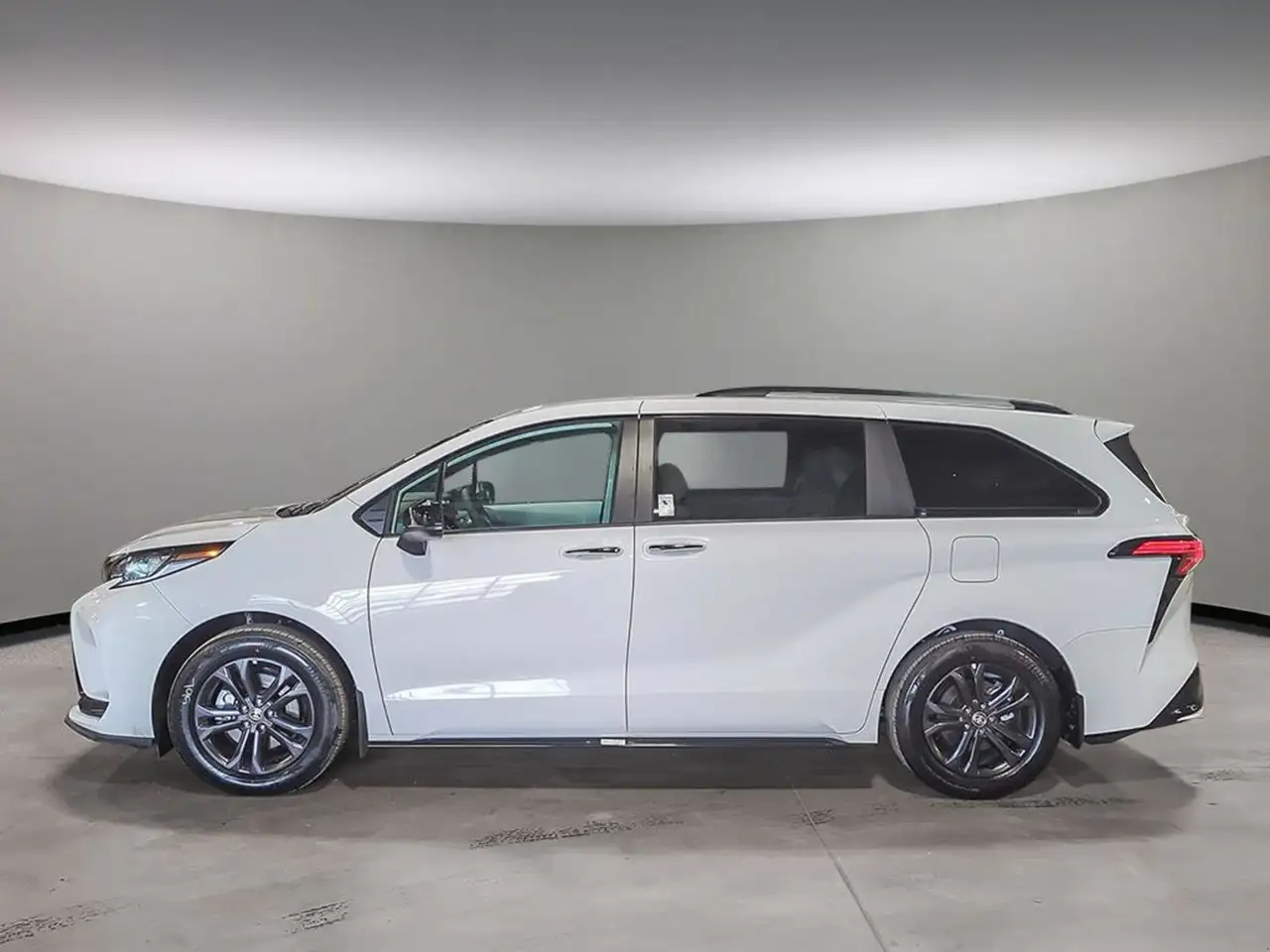 Toyota Sienna снимка Toyota Sienna