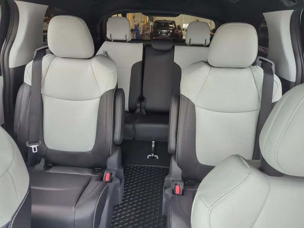 Toyota Sienna снимка Toyota Sienna