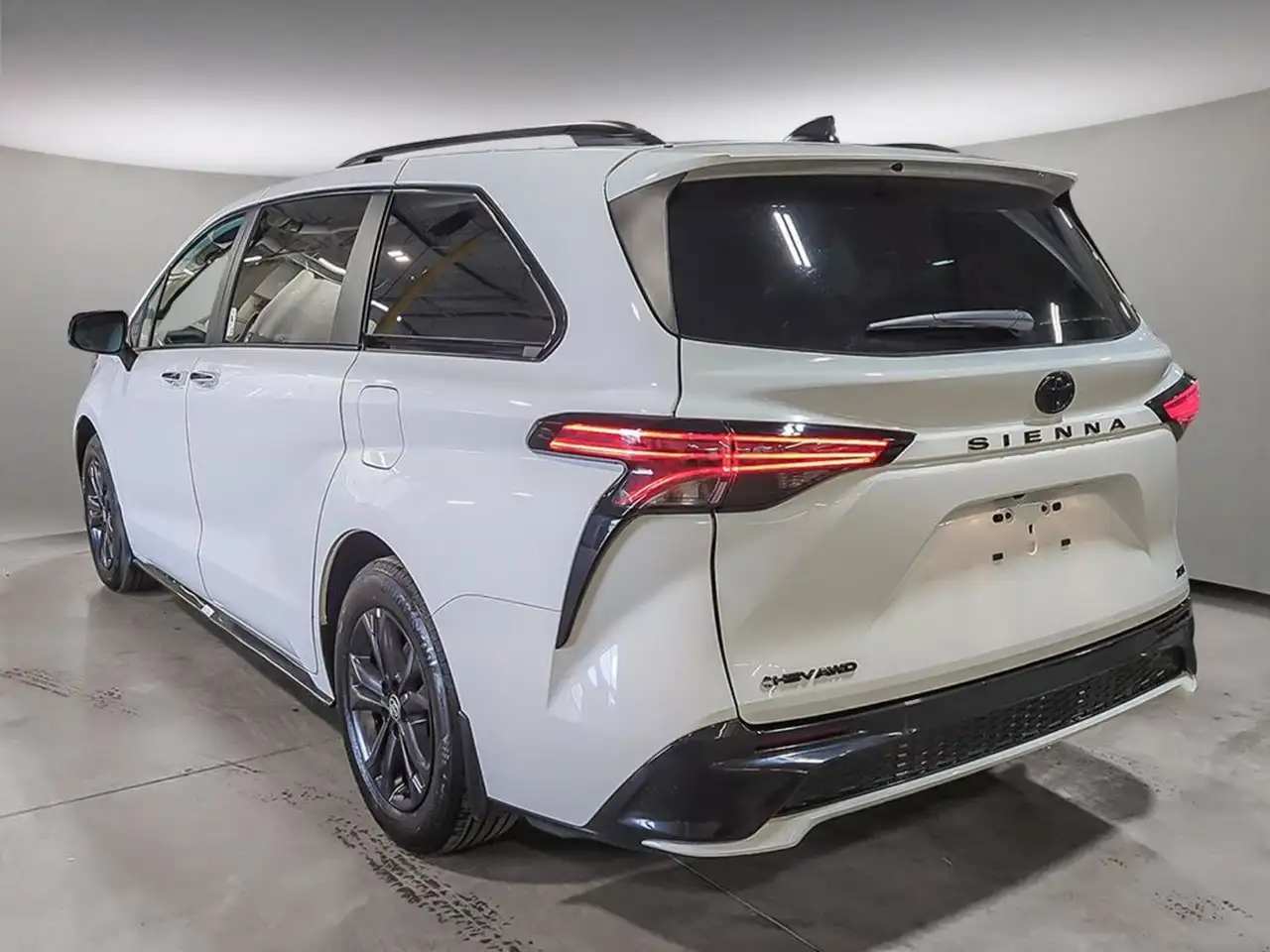 Toyota Sienna снимка Toyota Sienna