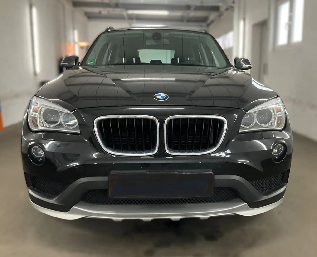 BMW X1 18 i sDrive + Neu TÜV Zwart - 2