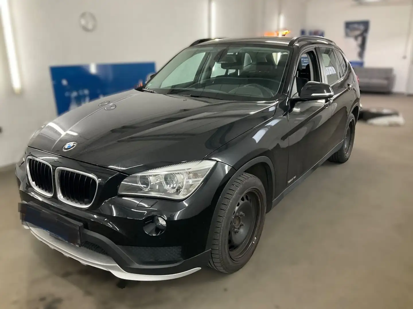 BMW X1 18 i sDrive + Neu TÜV Zwart - 1