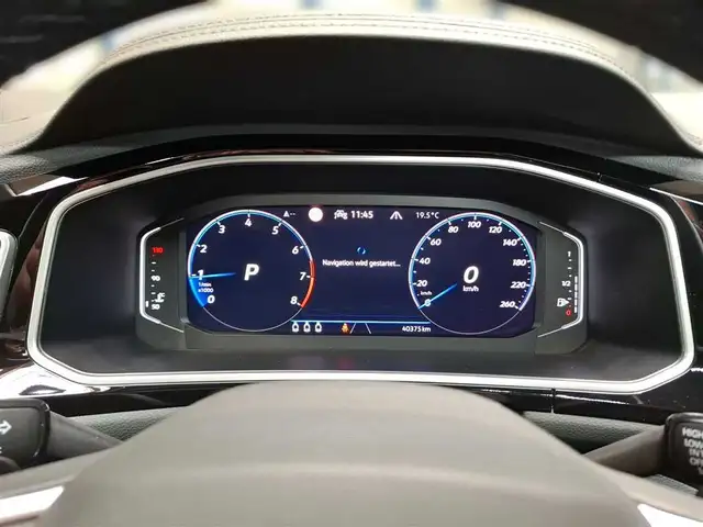 Volkswagen T-Roc view 10