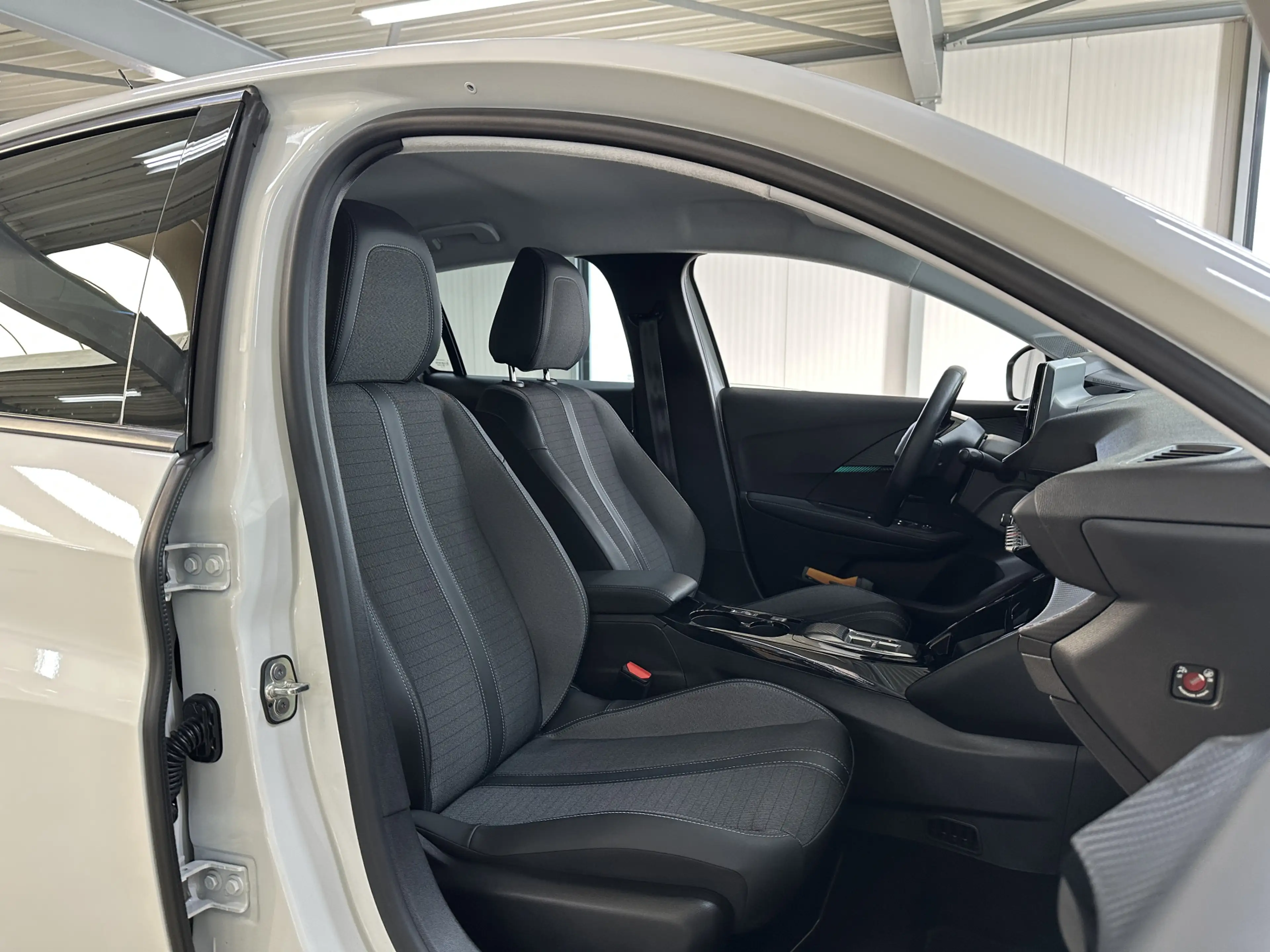 Peugeot e-208 EV Allure Pack 50 kWh | Stoelverwarming | Navi | C — photo 28