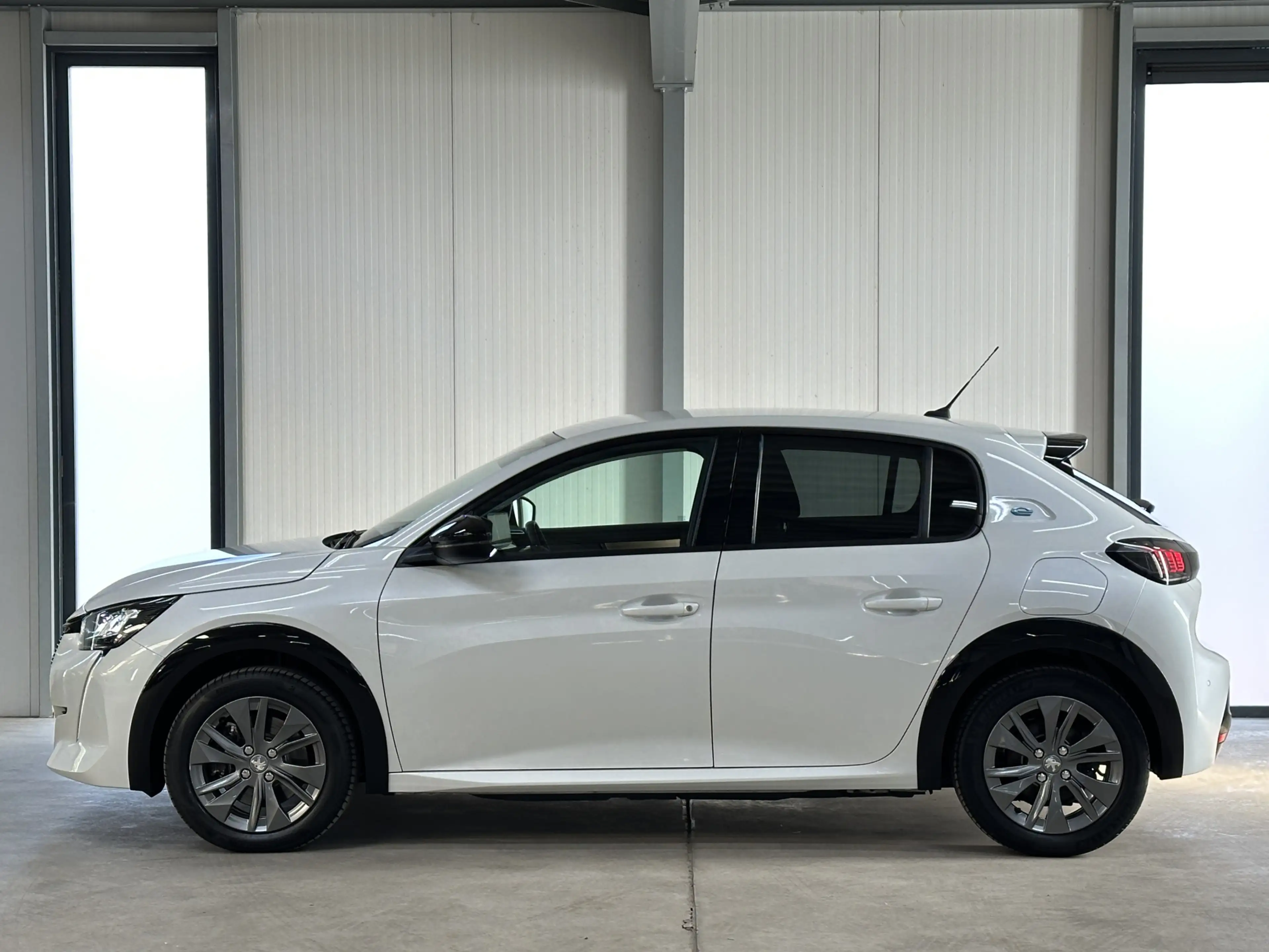Peugeot e-208 EV Allure Pack 50 kWh | Stoelverwarming | Navi | C — photo 4