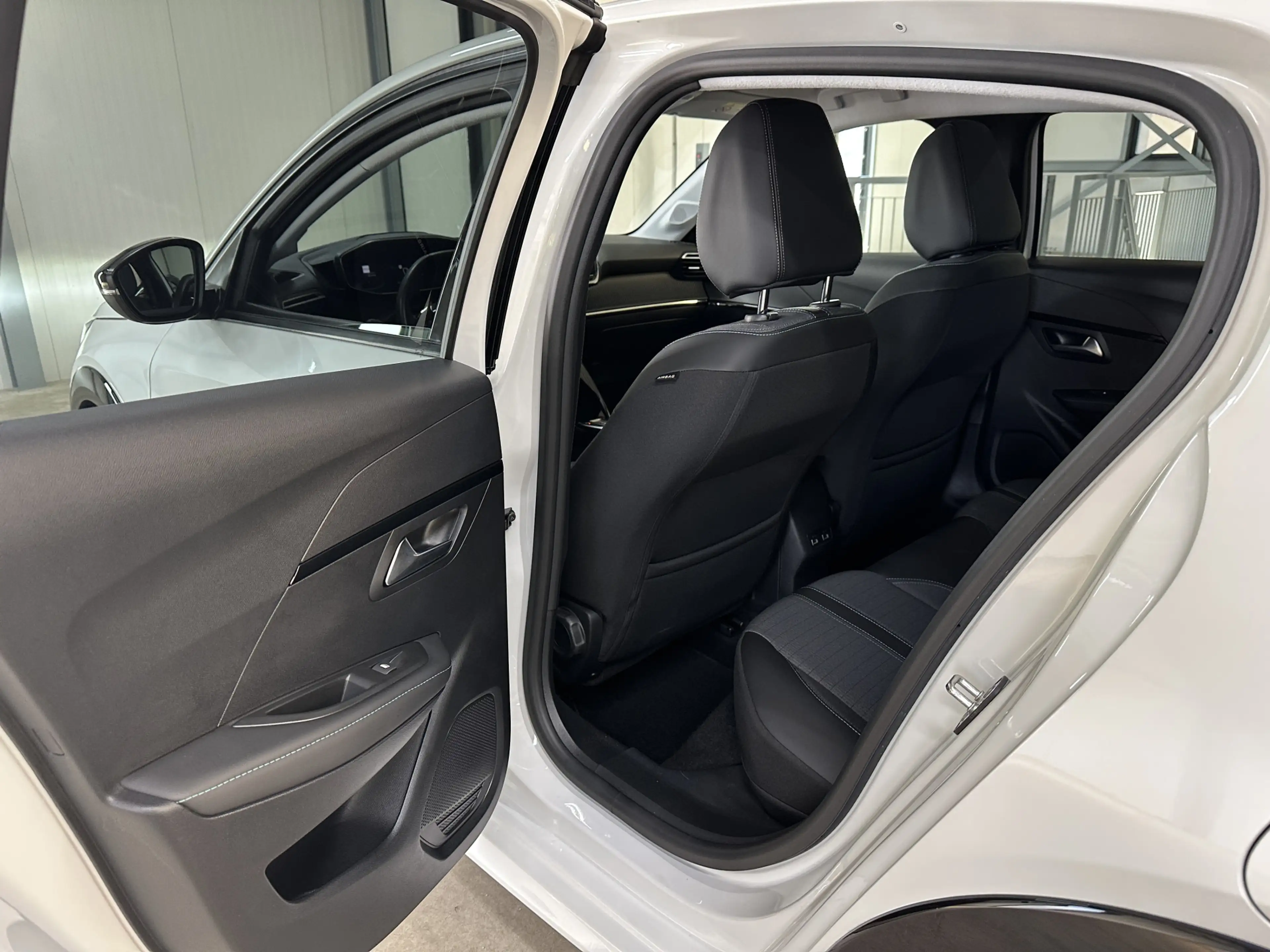 Peugeot e-208 EV Allure Pack 50 kWh | Stoelverwarming | Navi | C — photo 25