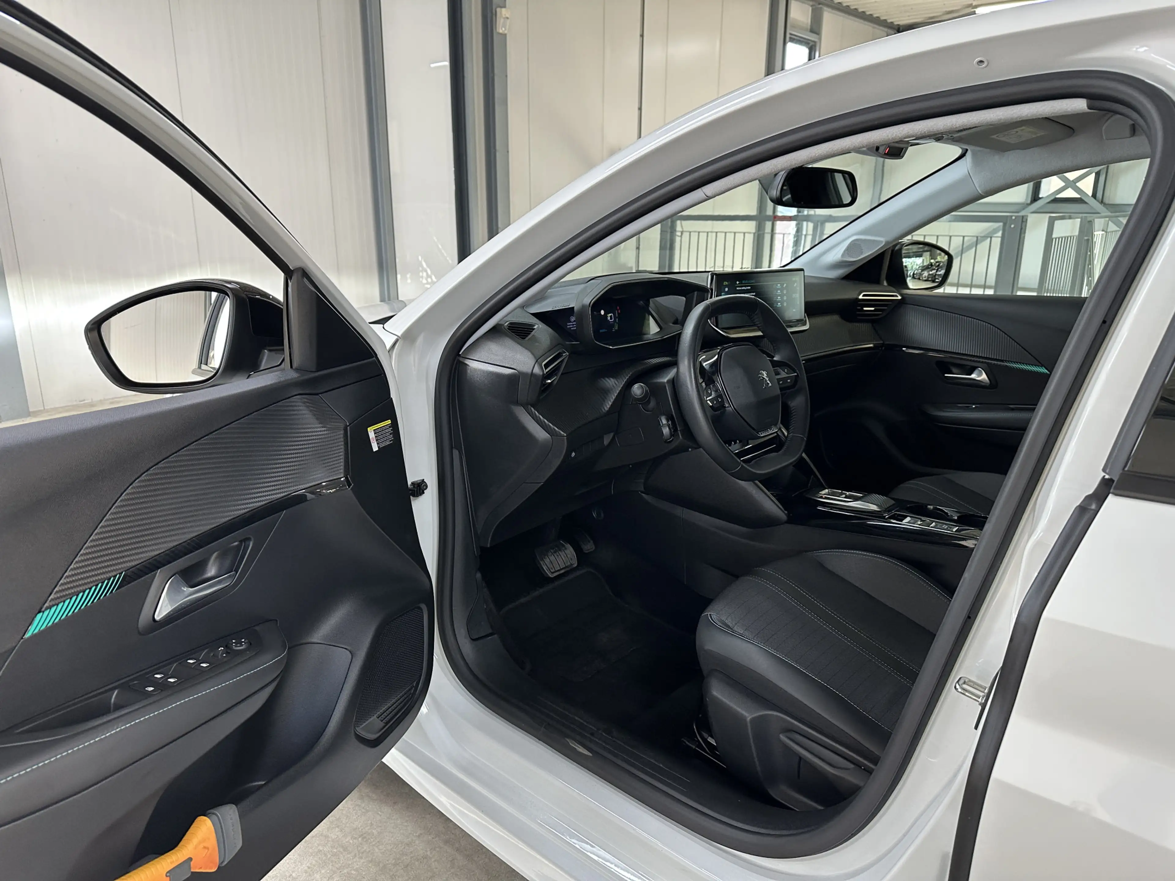 Peugeot e-208 EV Allure Pack 50 kWh | Stoelverwarming | Navi | C — photo 23