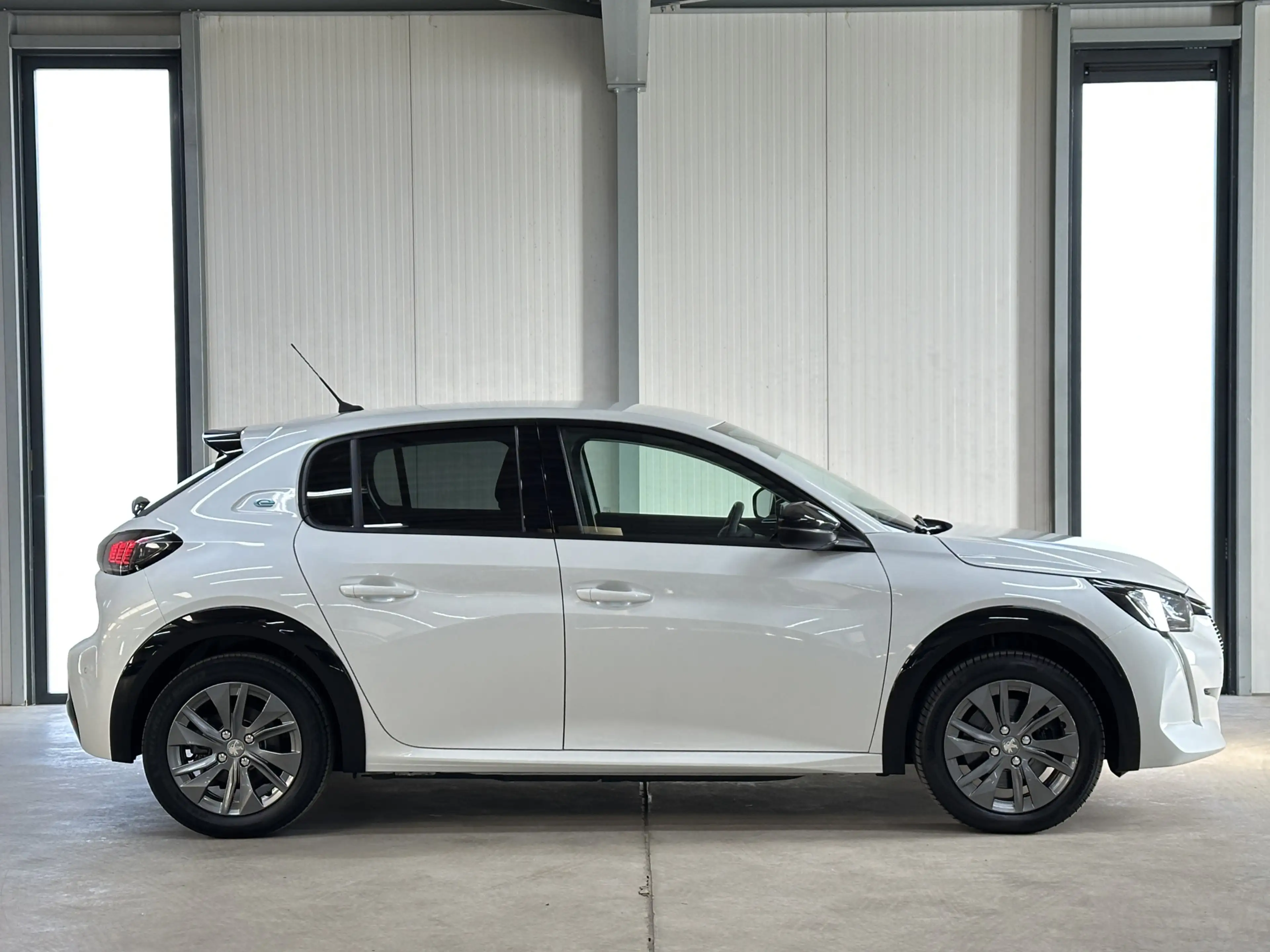 Peugeot e-208 EV Allure Pack 50 kWh | Stoelverwarming | Navi | C — photo 6